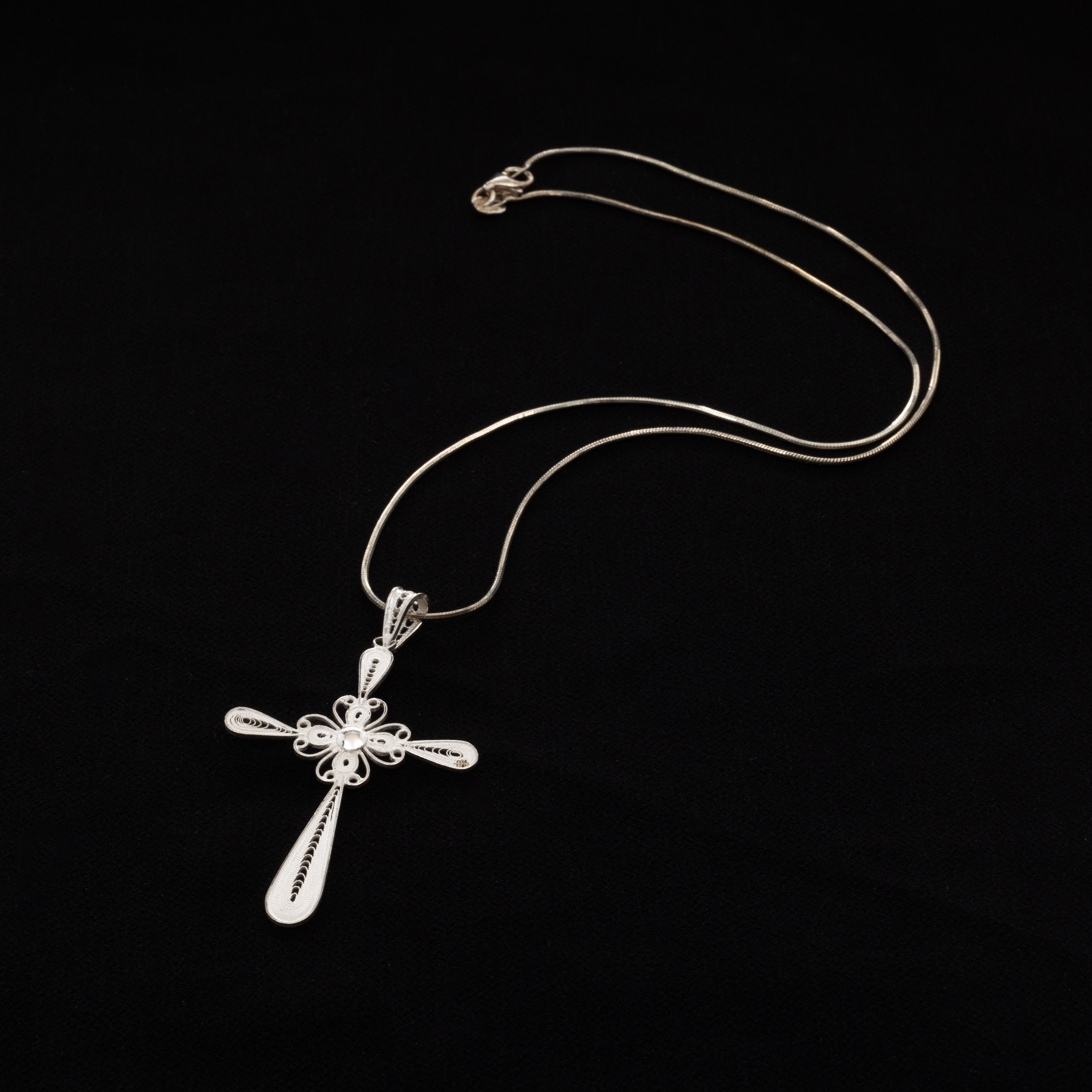 COLLIER, Sterlingsilver, Kors, Filigrandekor.
