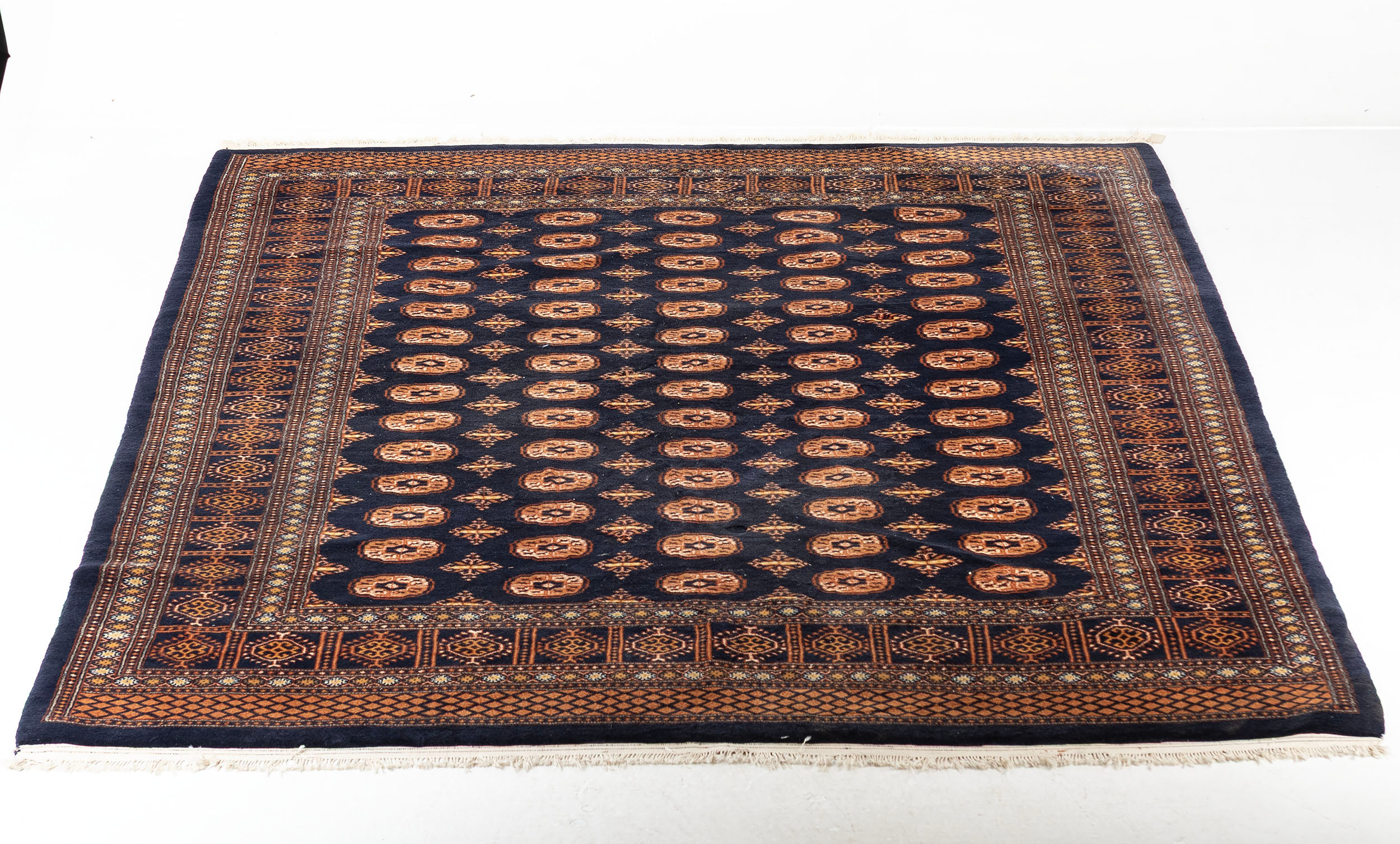 MATTA, Bokhara, handknuten, ca 316 x 246 cm.