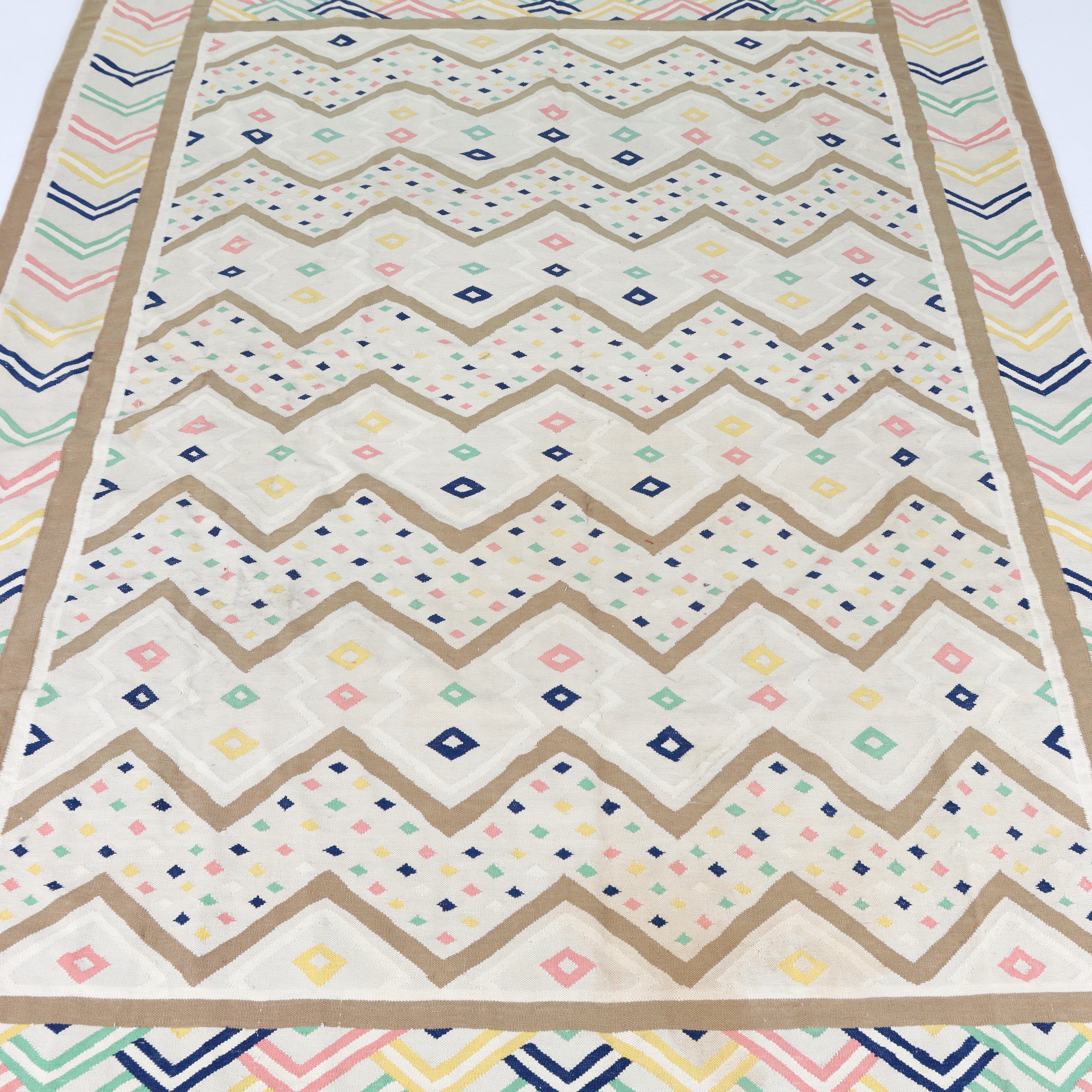MATTA, Kelim 350 x 279 cm.