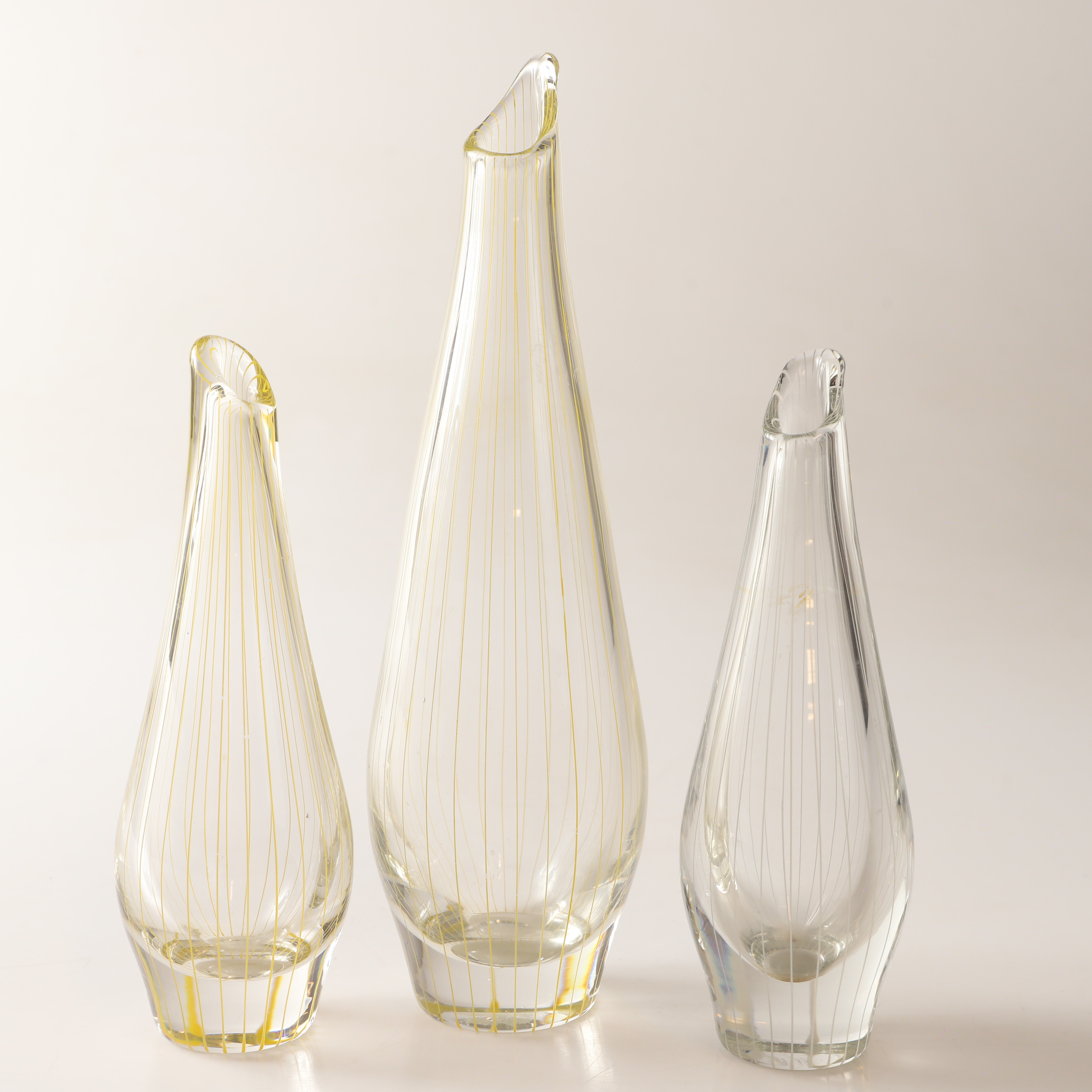 VASER, 3 stycken, glas med ränder, 1900-tal.