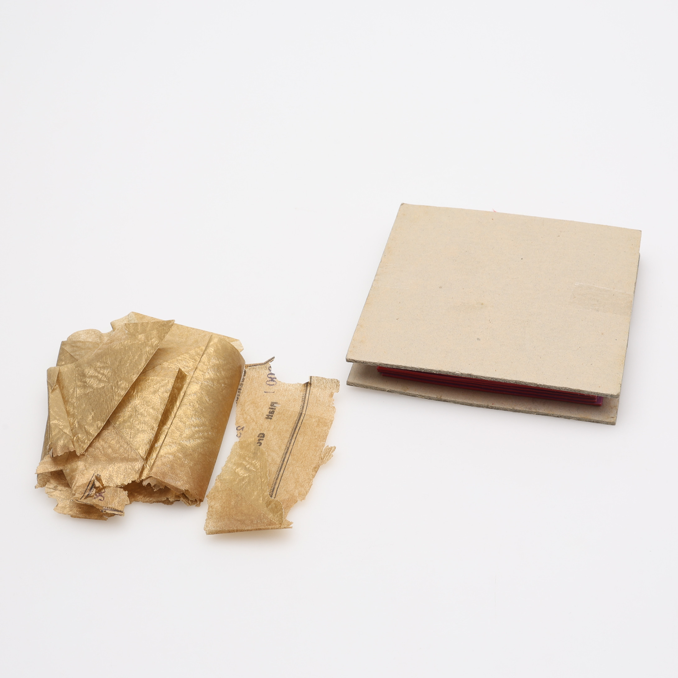 BLADGULD, 300 blad, öppnad bunte, 23 k guld, 83x83 mm.