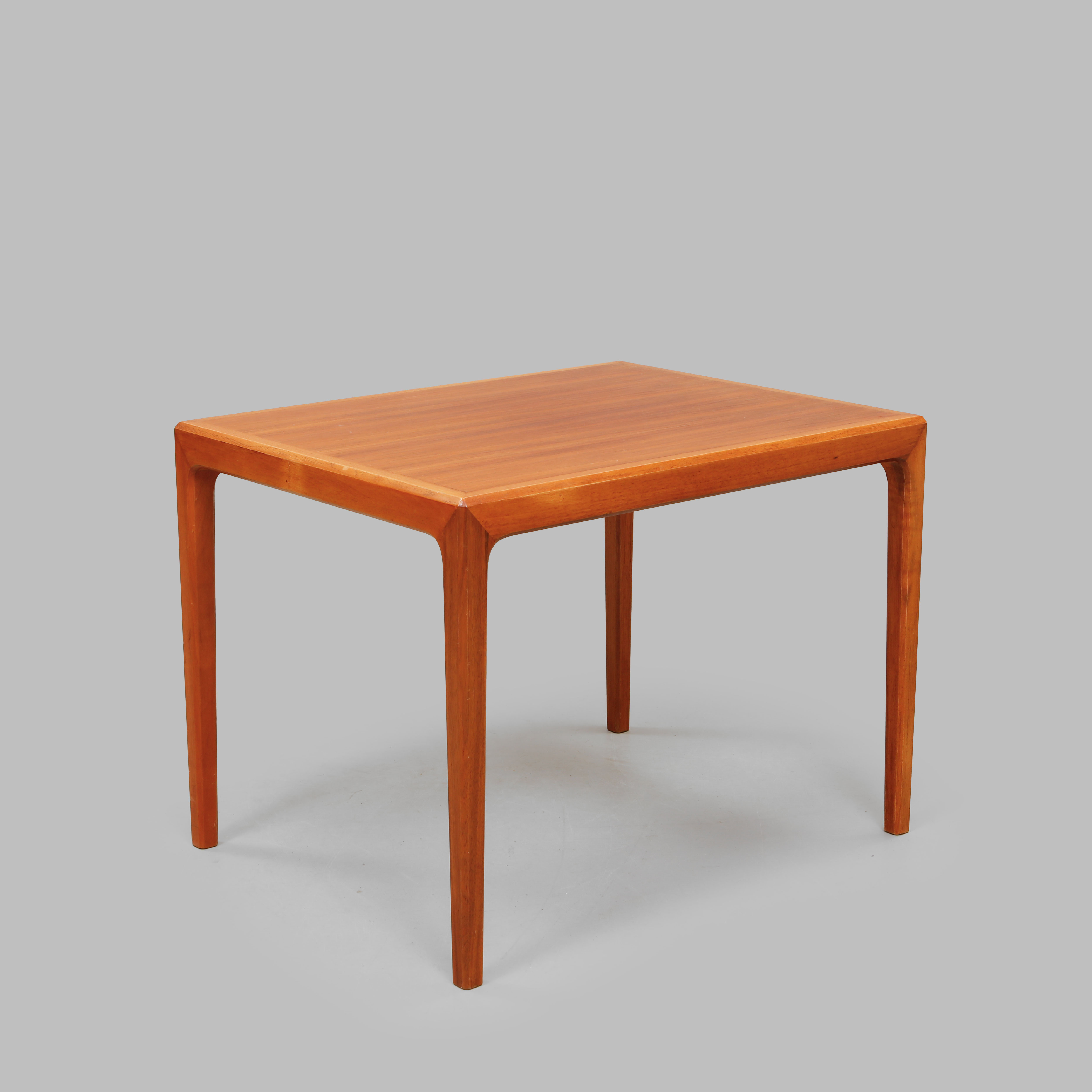 BERTIL FRIDHAGEN. Bord, mahogny, 1900-talets andra hälft.