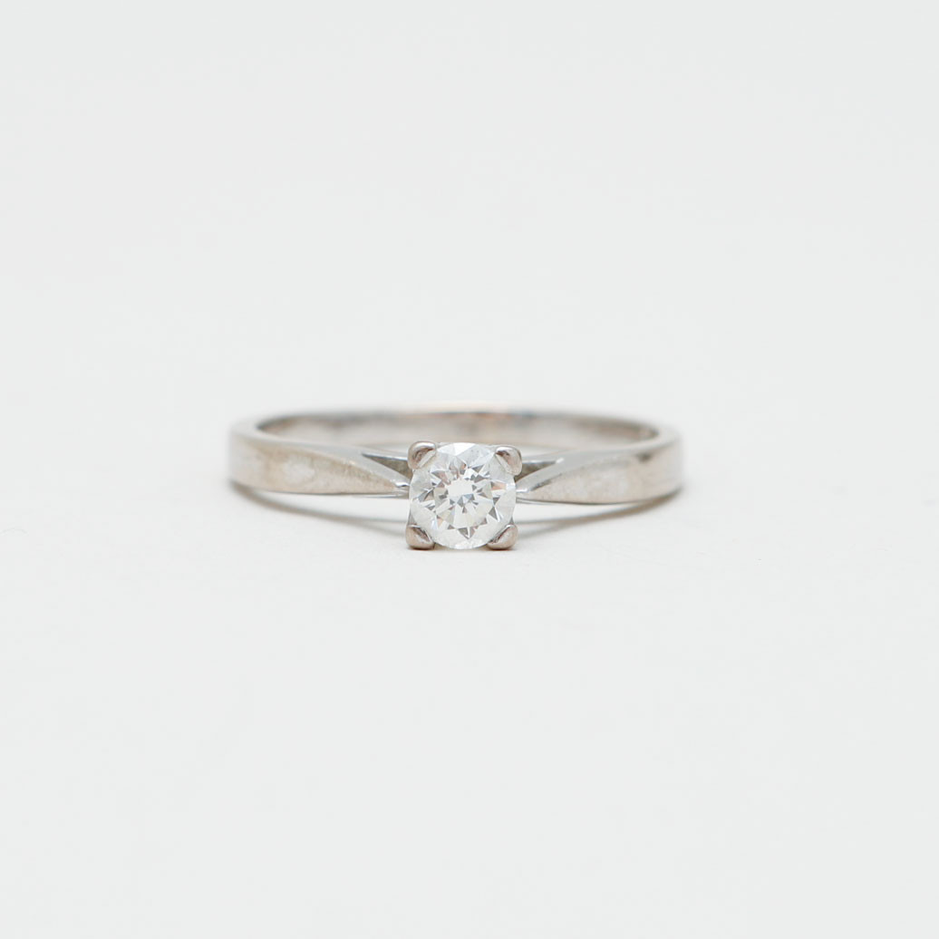 RING, 18k vitguld, diamant 0,40 ct, vikt ca 4 gram.