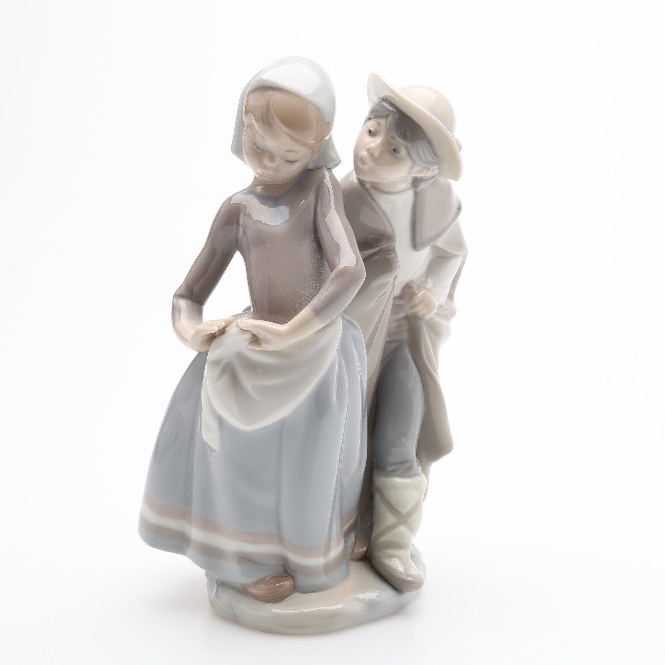LLADRO, FIGUR FÖRESTÄLLANDE FLÖRTANDE PAR.