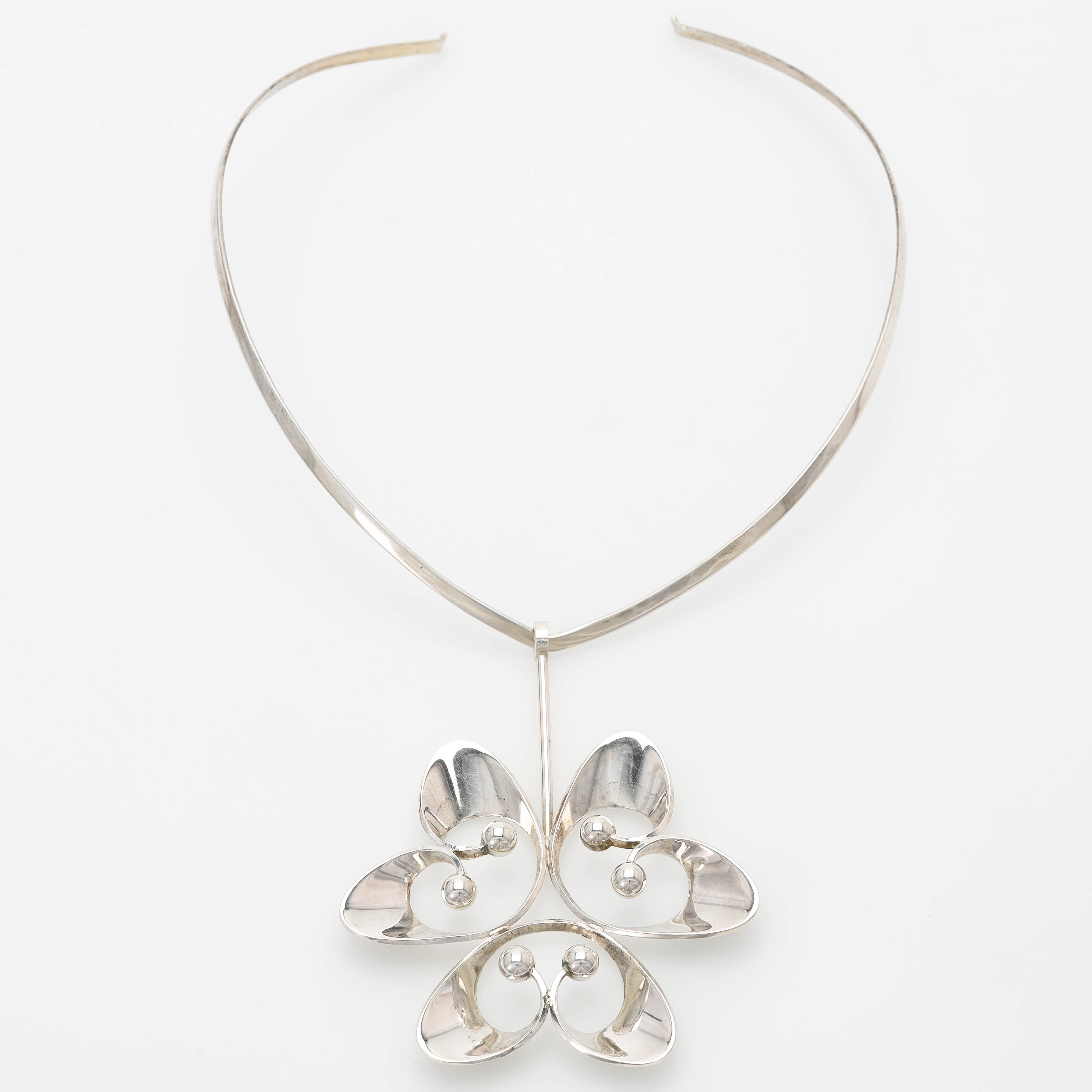 THERESIA HVORSLEV. Hänge med halsring, 2 delar, sterlingsilver, Alton, Falköping 1970, signerad Theresia.