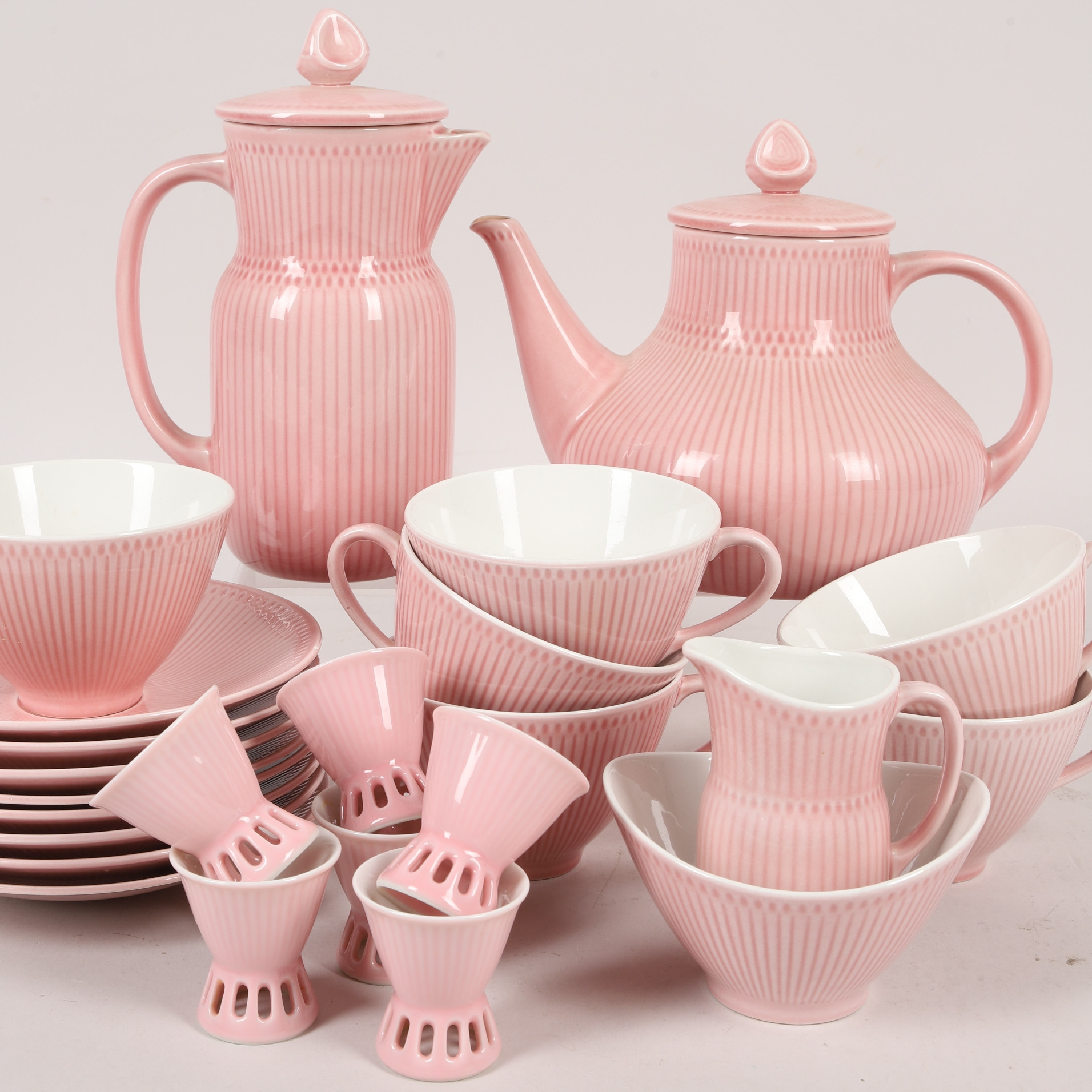HERTHA BENGTSON. Kaffe-/Teservis, 24 delar, porslin, "Rosmarin", Rörstrand.