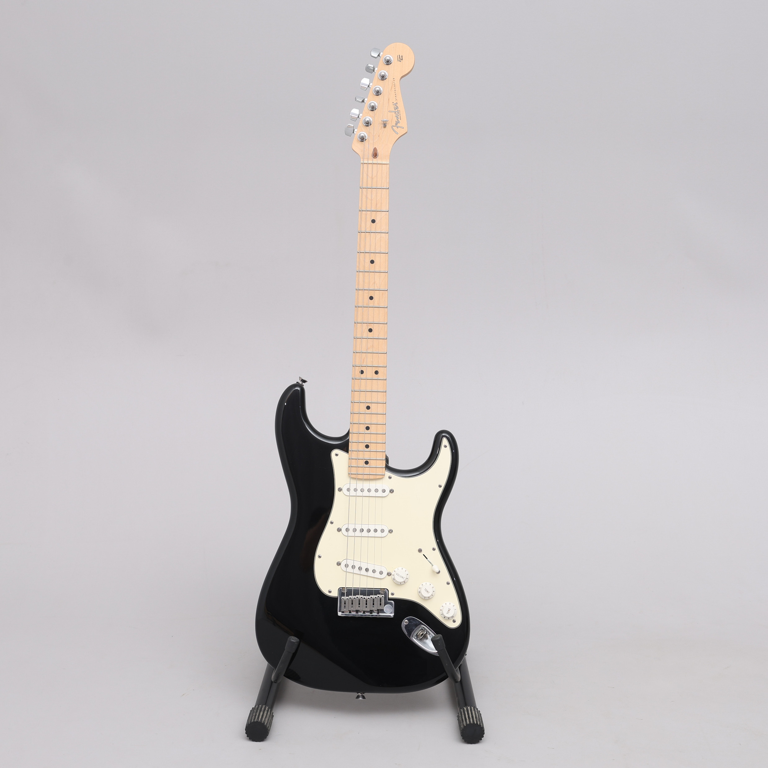 ELGITARR, FENDER STRATOCASTER, STD MN BLK, MED ETUI OCH TILLBEHÖR. 2007.