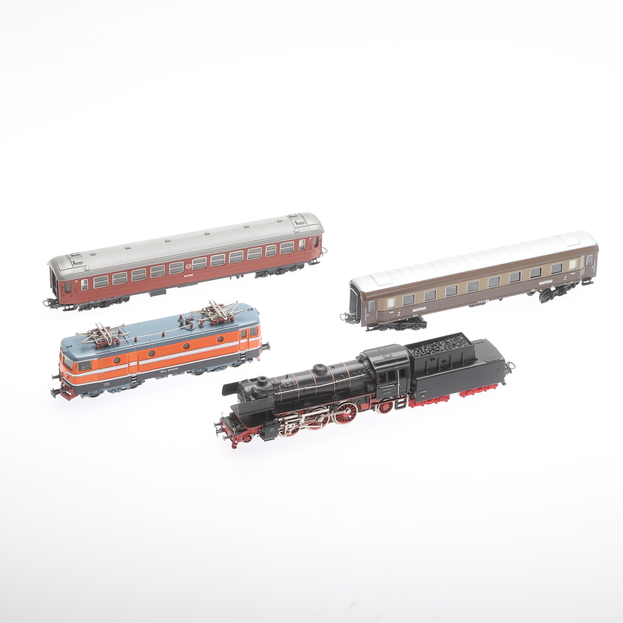 MÄRKLIN, 5 delar, lok och vagnar.