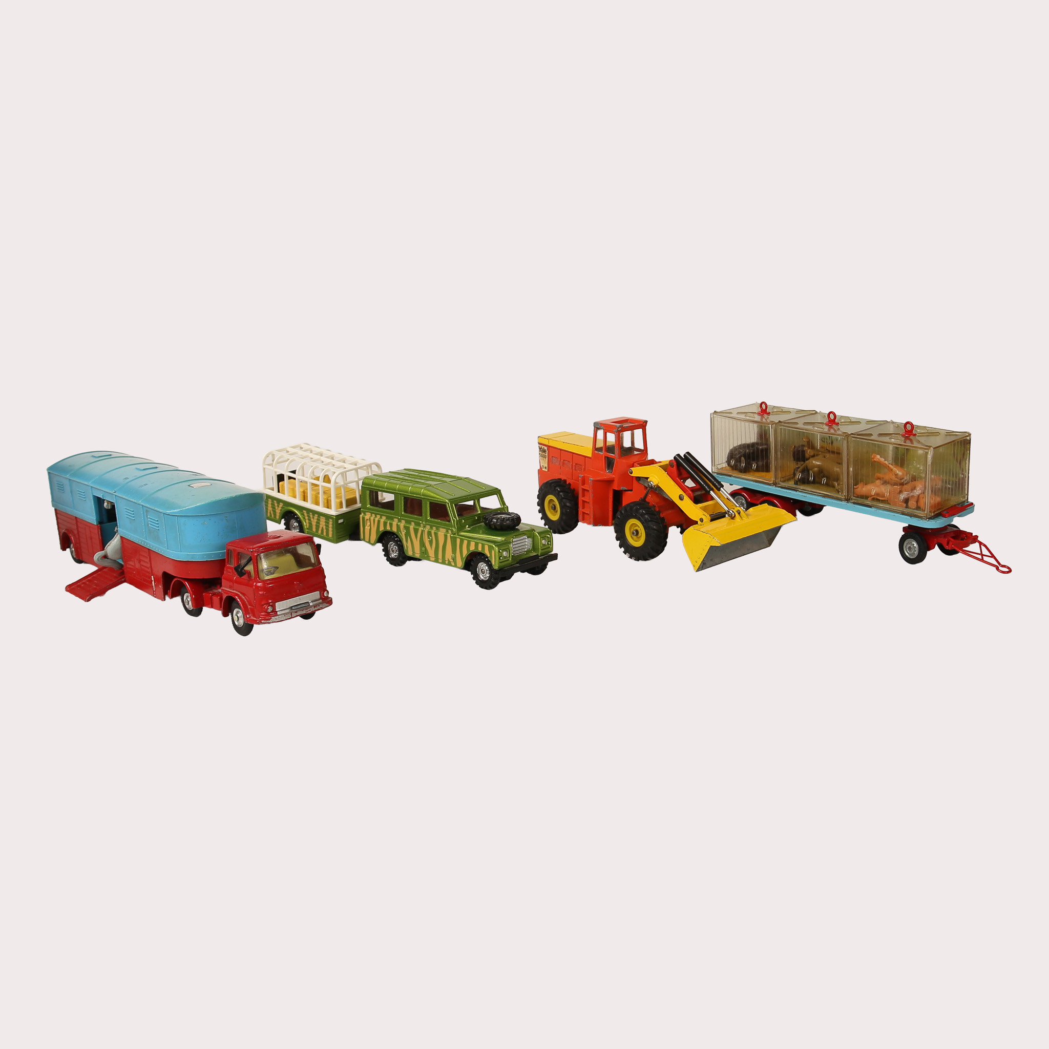 LEKSAKSBILAR/SAMLARBILAR, metall, Dinky Toys, Corgi, Cirkusvagnar med djur, grävskopa mm.