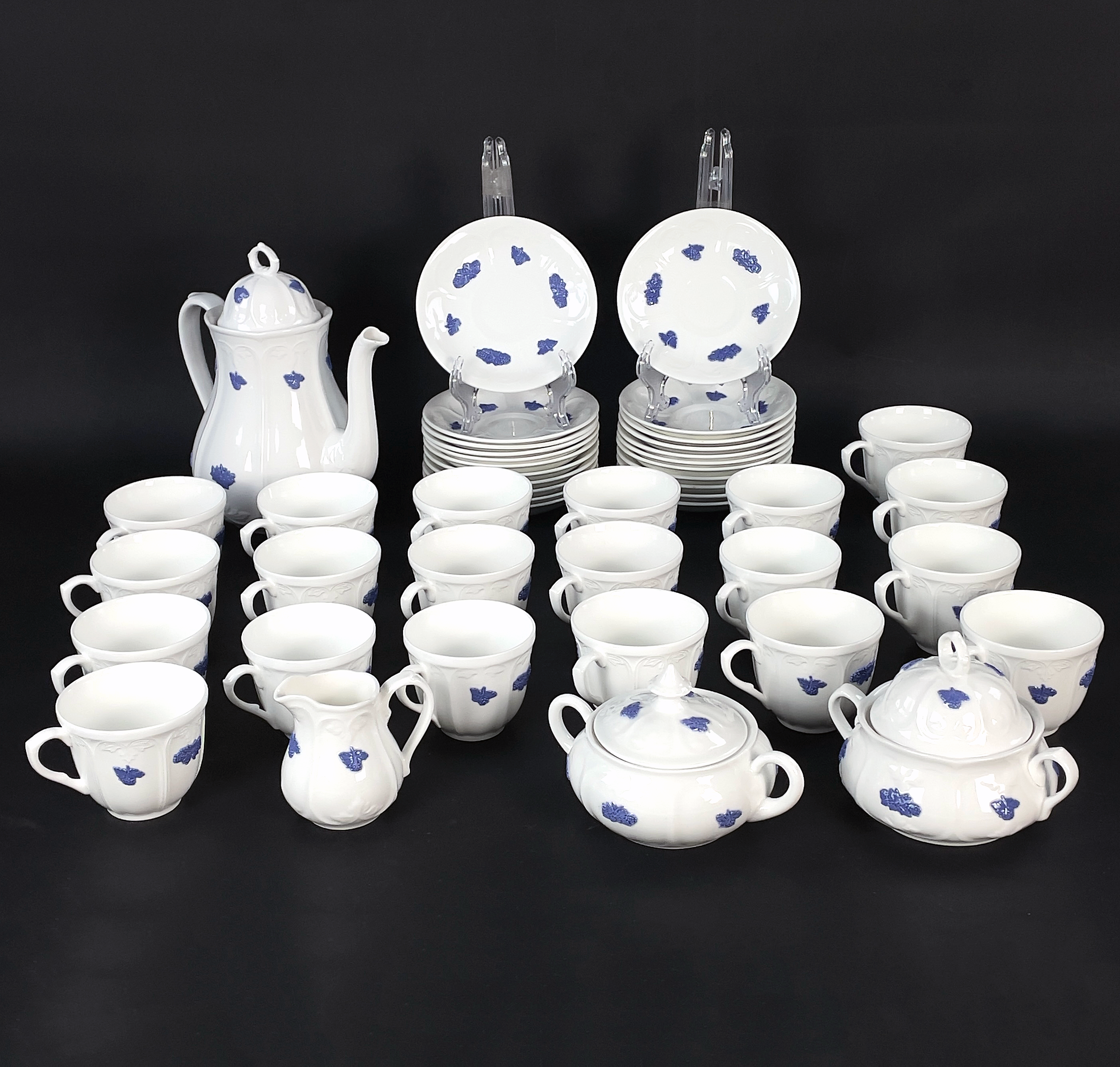 KAFFESERVIS, 46 delar. "Blå Blom", benporslin, Gustavsberg/Rörstrand.