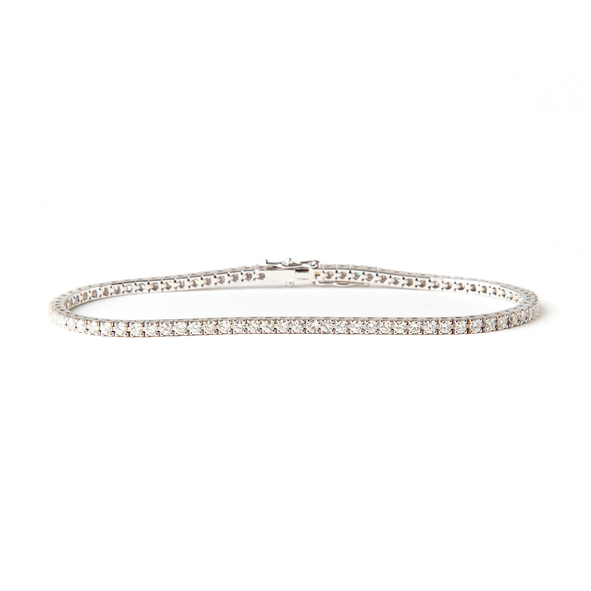 ARMBAND, sk tennisarmband, 18K vitguld med briljantslipade diamanter totalt ca 2.60 ct.