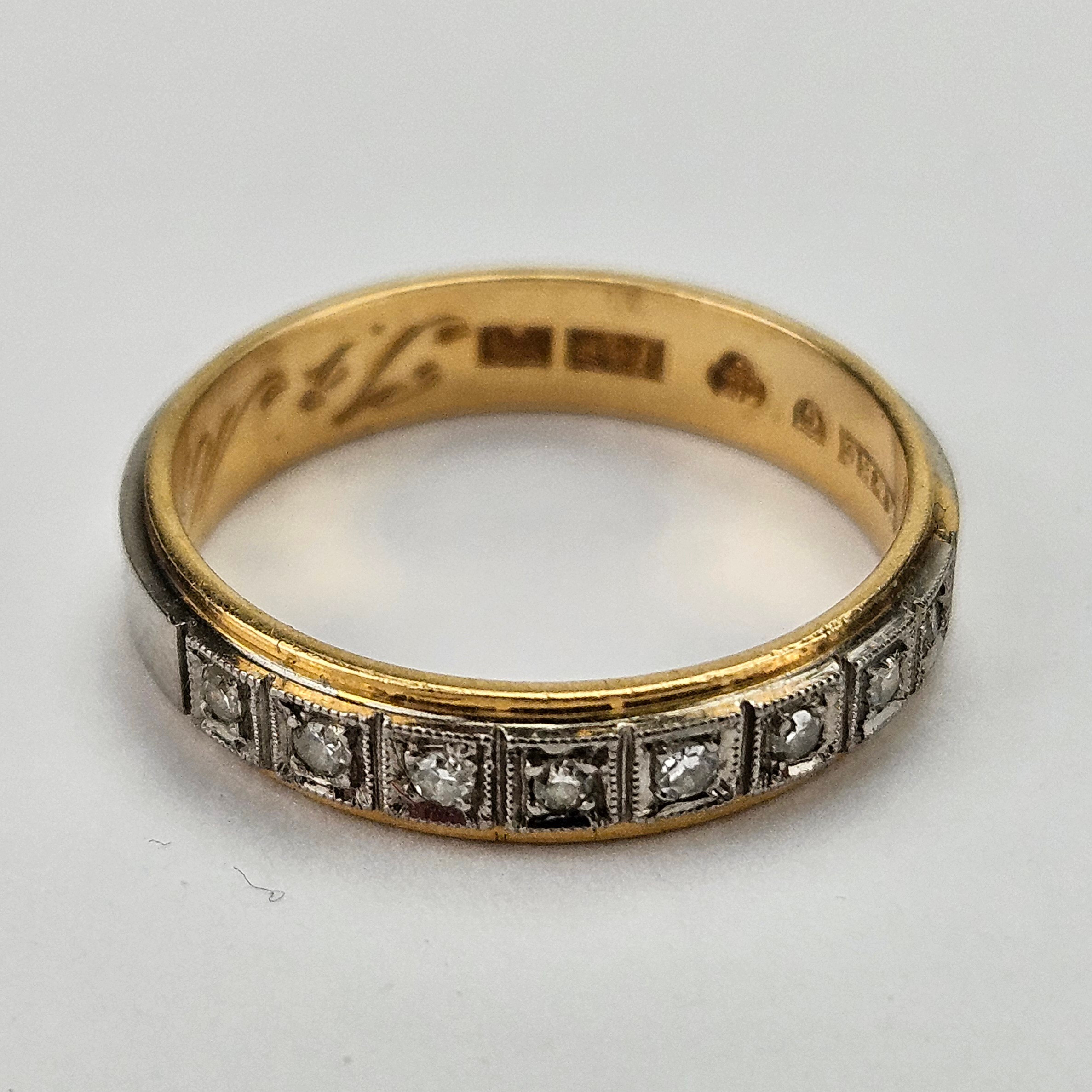 HALVALLIANSRING, guld och vitguld, 18K, med slipade diamanter, K&EC, Göteborg 1965, total vikt ca. 3,3 gram.