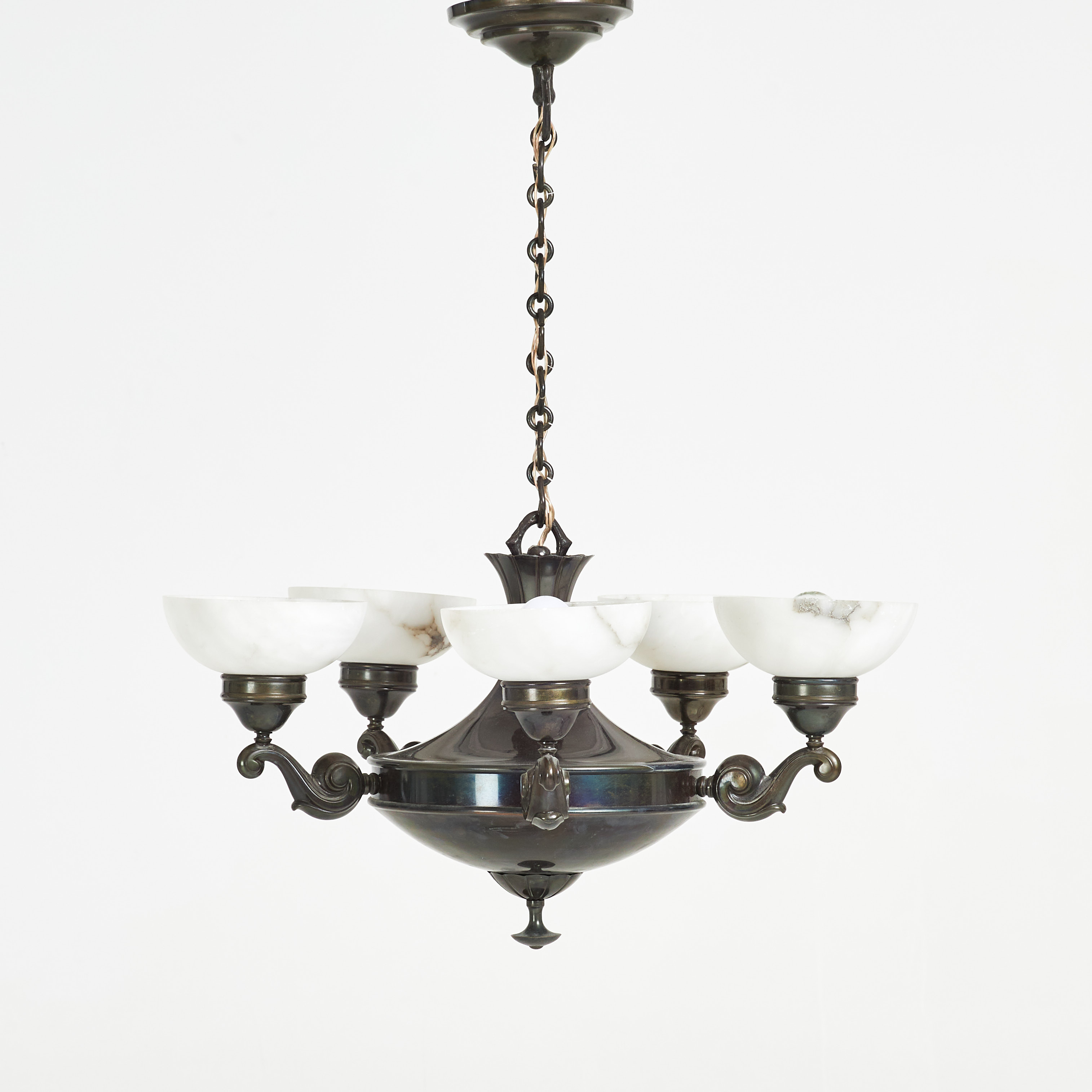 TAKLAMPA. Art Deco, stomme i metall, kupor i marmor.