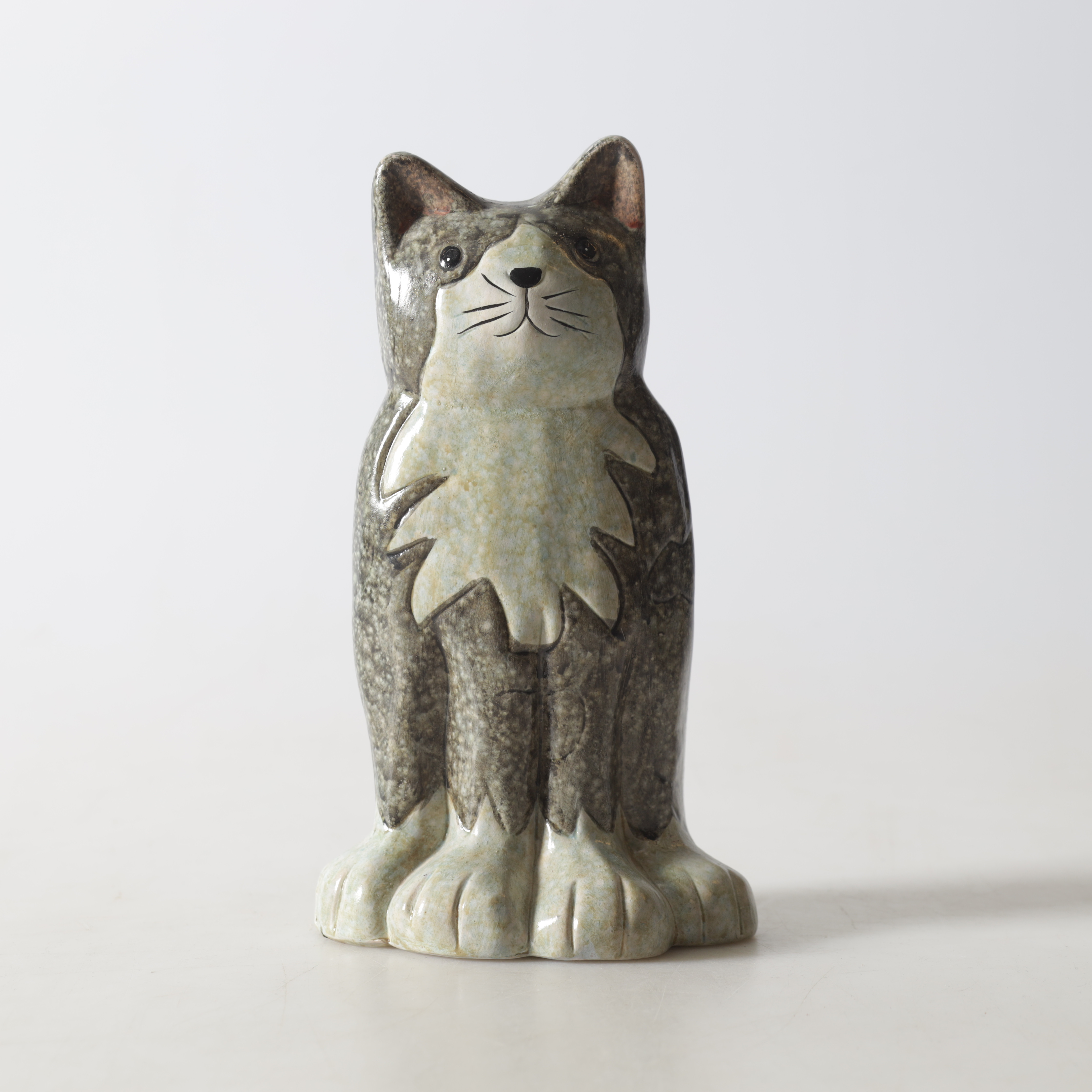 OIDENTIFIERAD FORMGIVARE. figurin, lergods, 1900-/2000-tal.