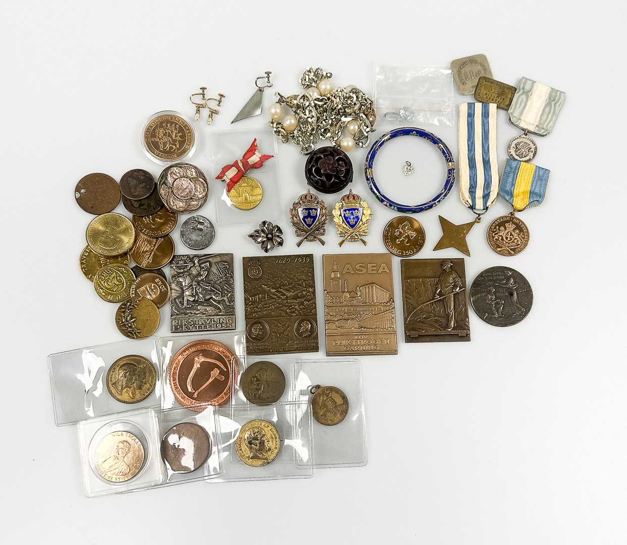 KURIOSA samlarföremål, mynt, medaljer, bijouterier, 18/1900-tal.