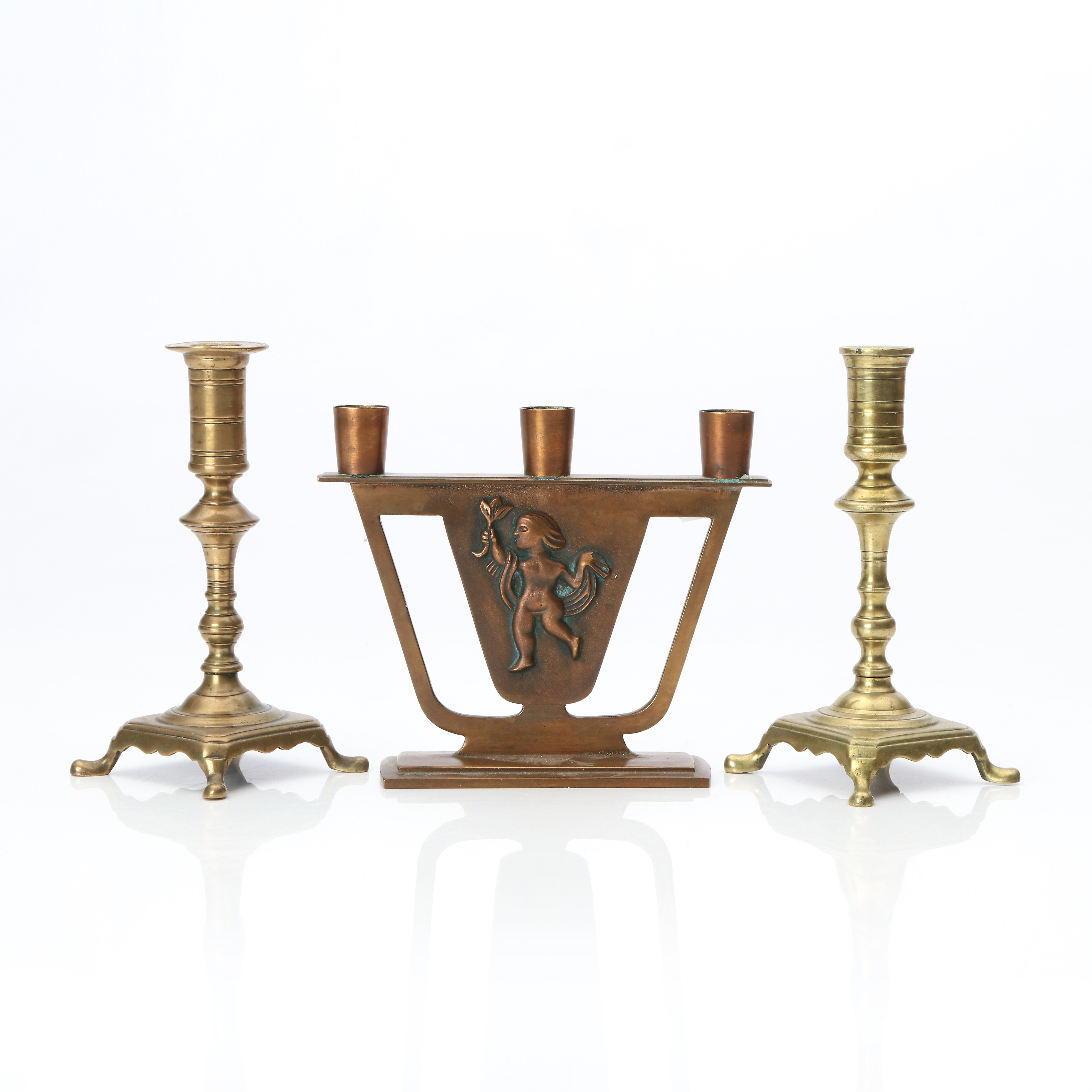 LJUSSTAKAR, TRE ST. Mässing och malm. 18-1900-tal.