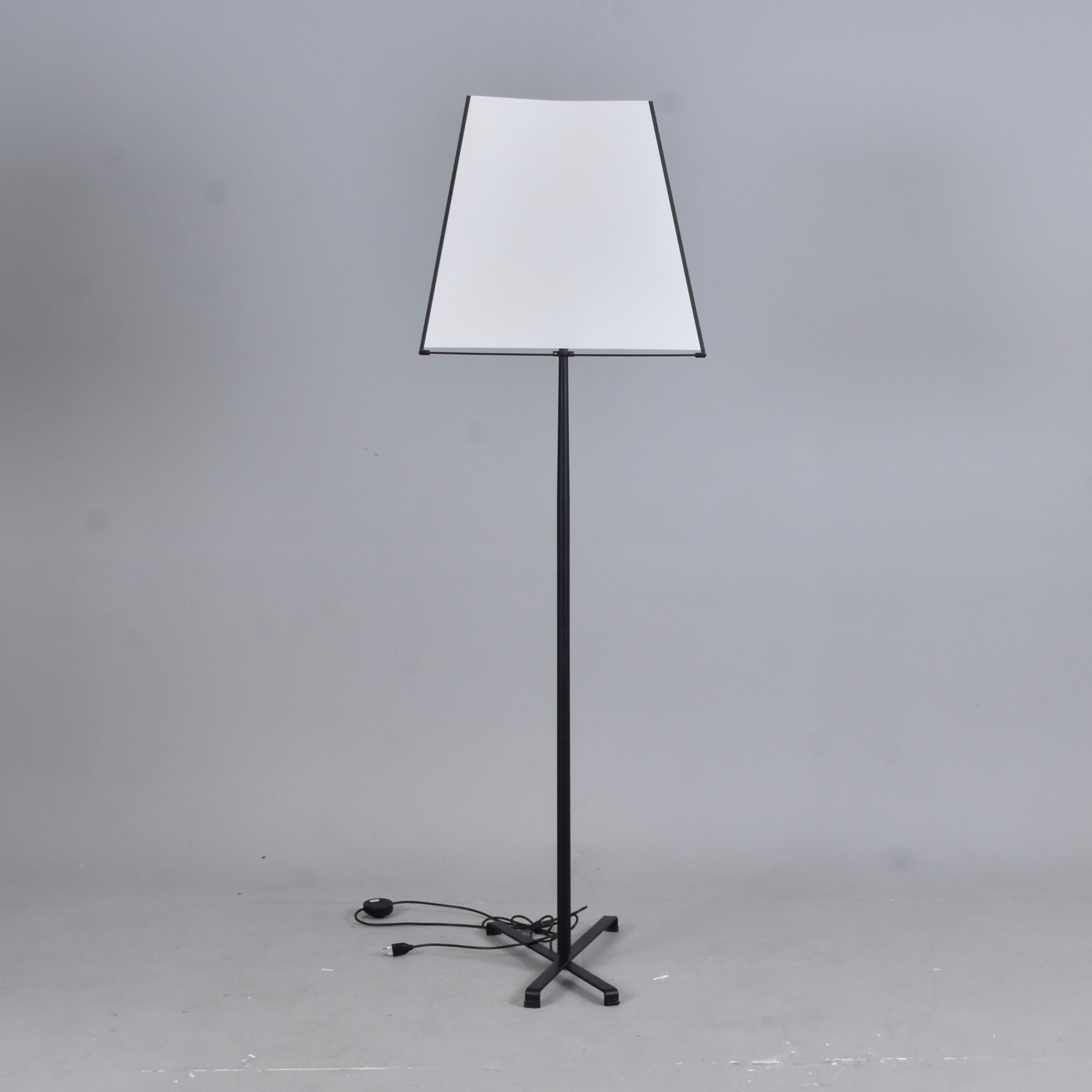 INGEGERD RÅMAN. golvlampa, svärtat smide med textilskärm och original munblåst glödlampa, "Light Shadows".