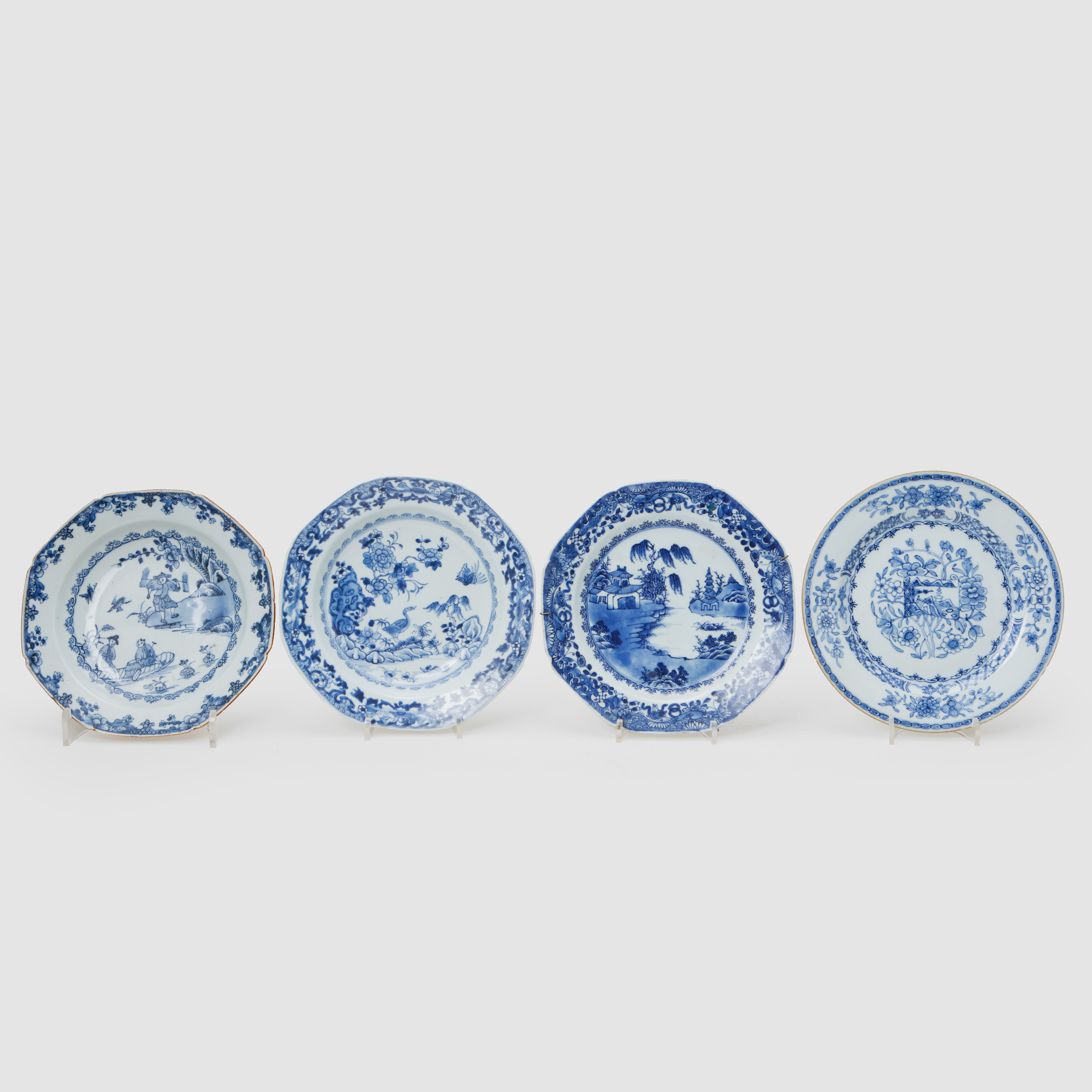 TALLRIKAR, 2 stycken samt DJUPA TALLRIKAR, 2 stycken, porslin, Kina, 1700-tal.