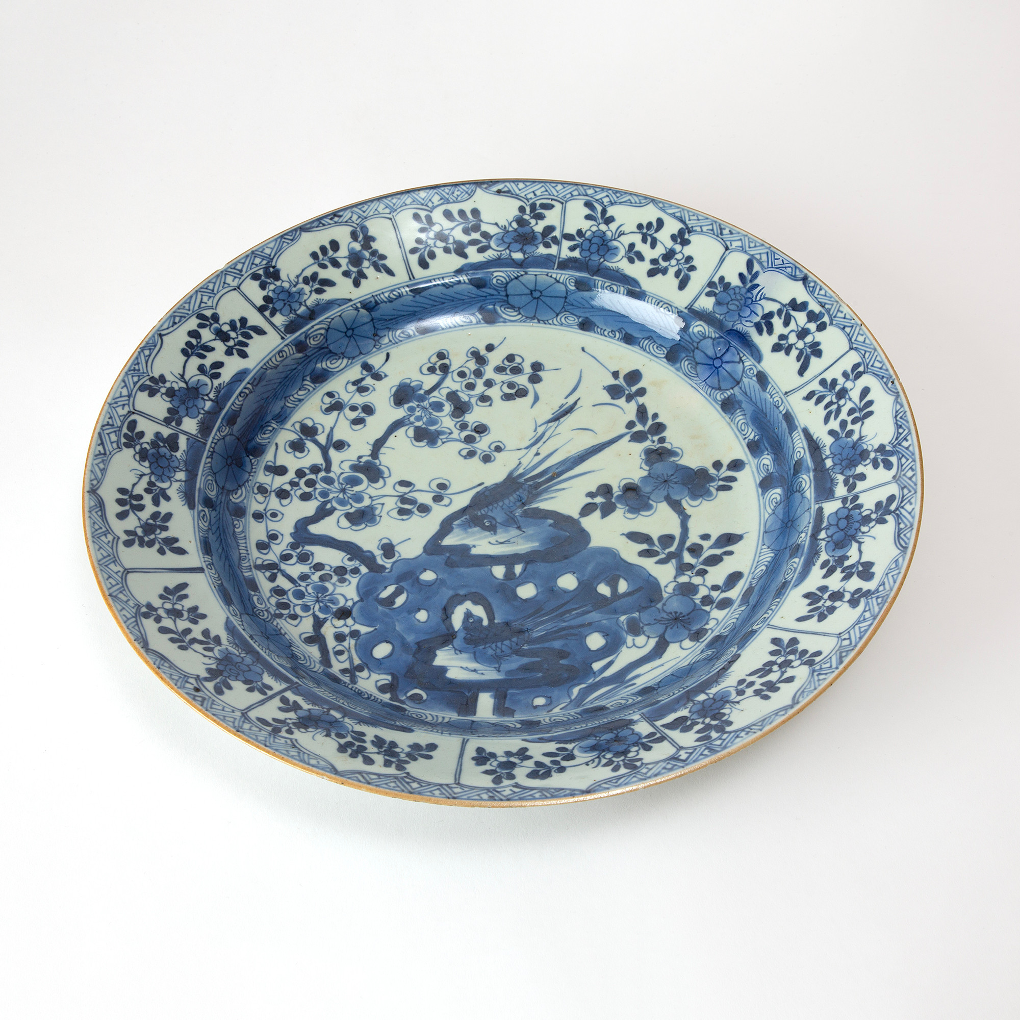 SKÅLFAT. Porslin, Kina, Kangxi (1662-1722).