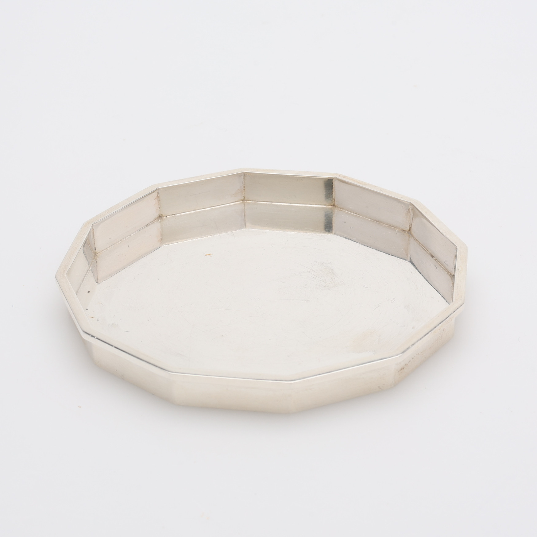 WIWEN NILSSON. COASTER/UNDERLÄGG, STERLINGSILVER, STÄMPELSIGNERAD, LUND, 1958.