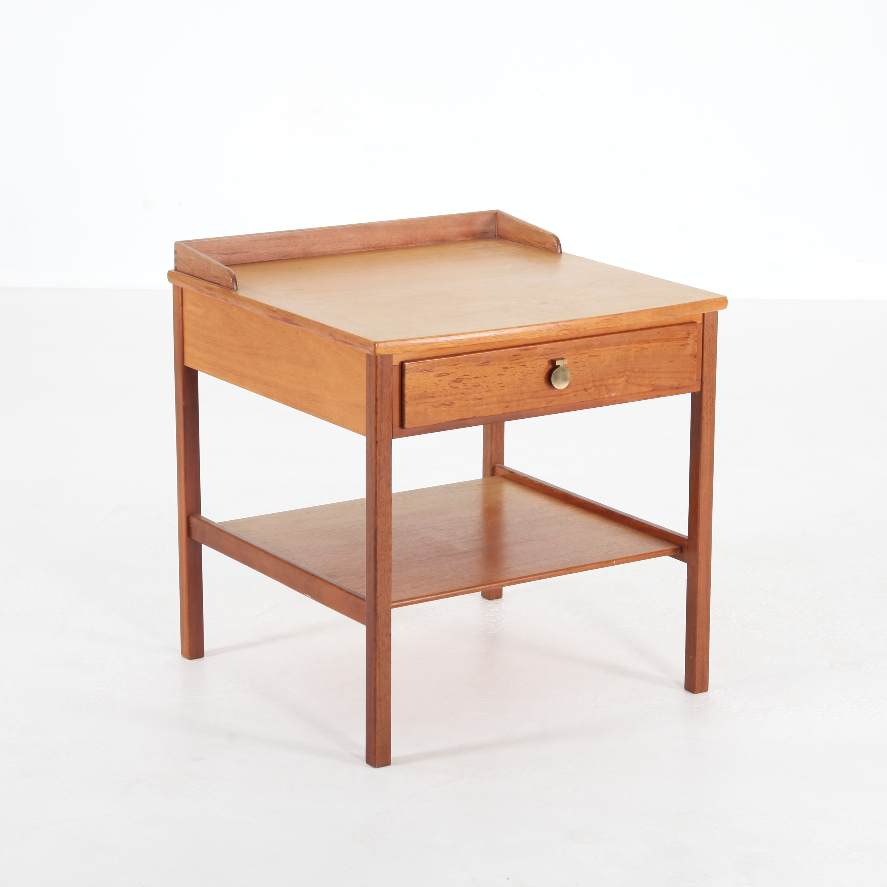KERSTIN HÖRLIN-HOLMQUIST. 1925-1997. Bord med låda, mahogny, Nordiska Kompaniet, 1970-tal.