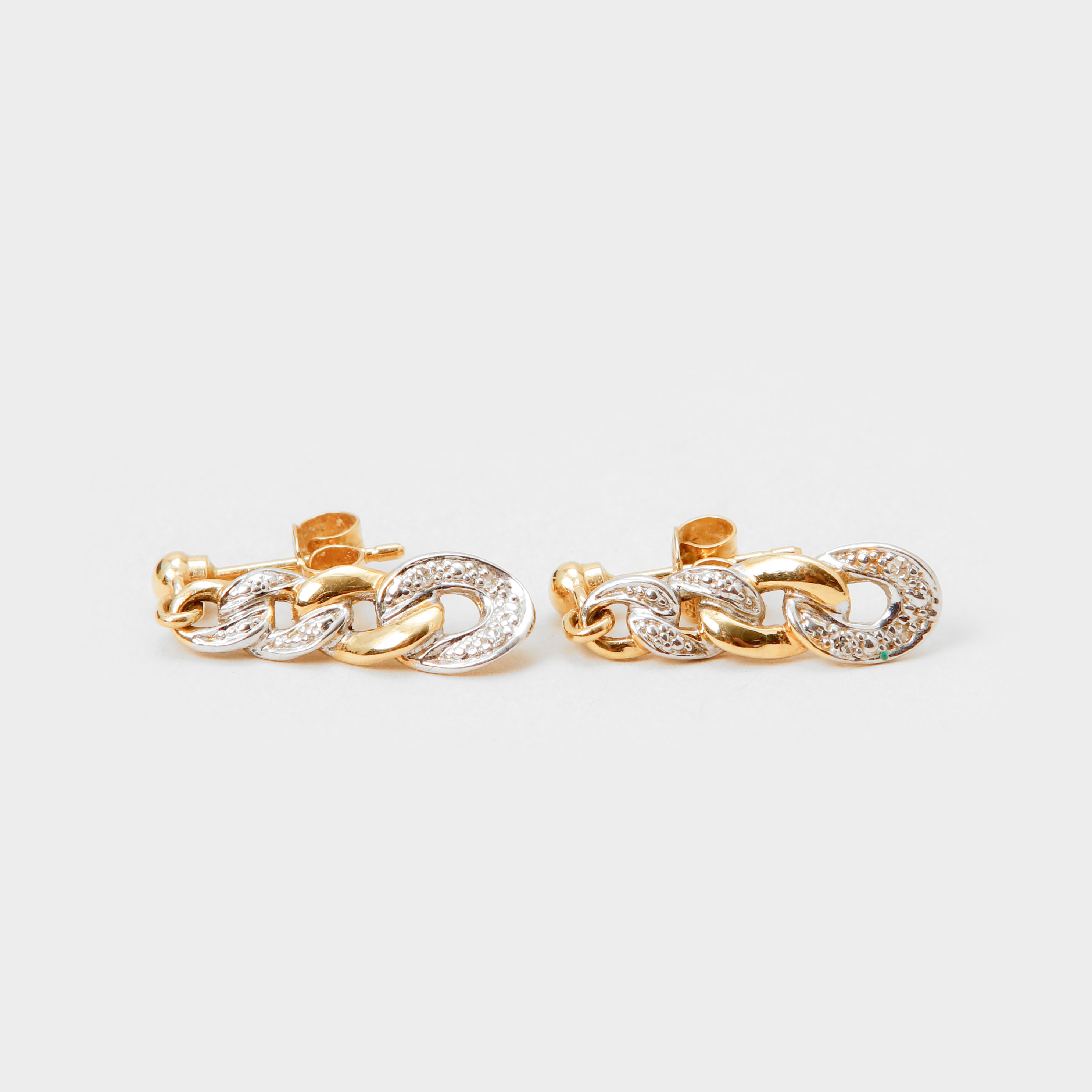 ÖRHÄNGEN, ett par, 18k guld, diamanter, vikt ca 3 gram.