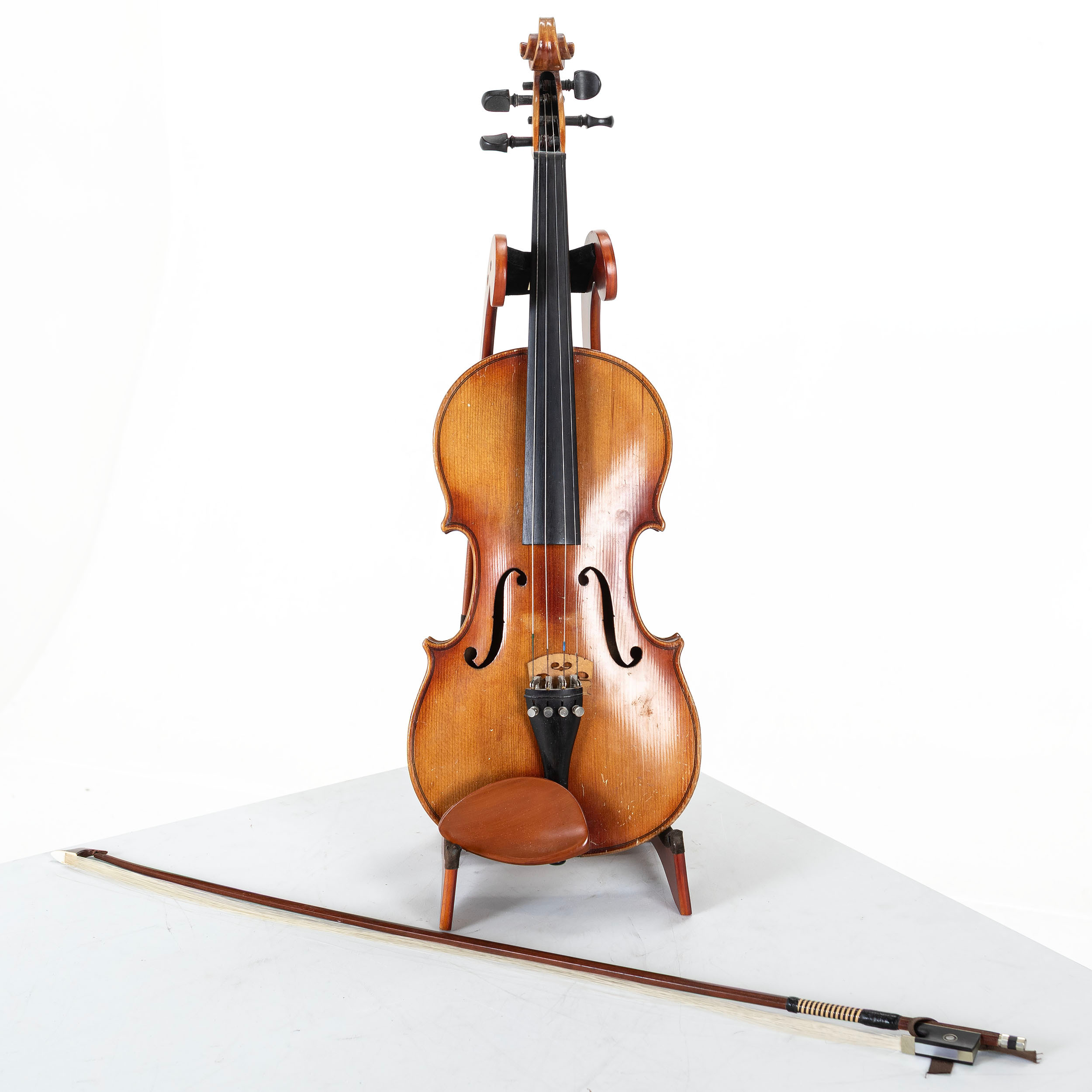FIOL MED STRÅKE, märkt Stradivarius.