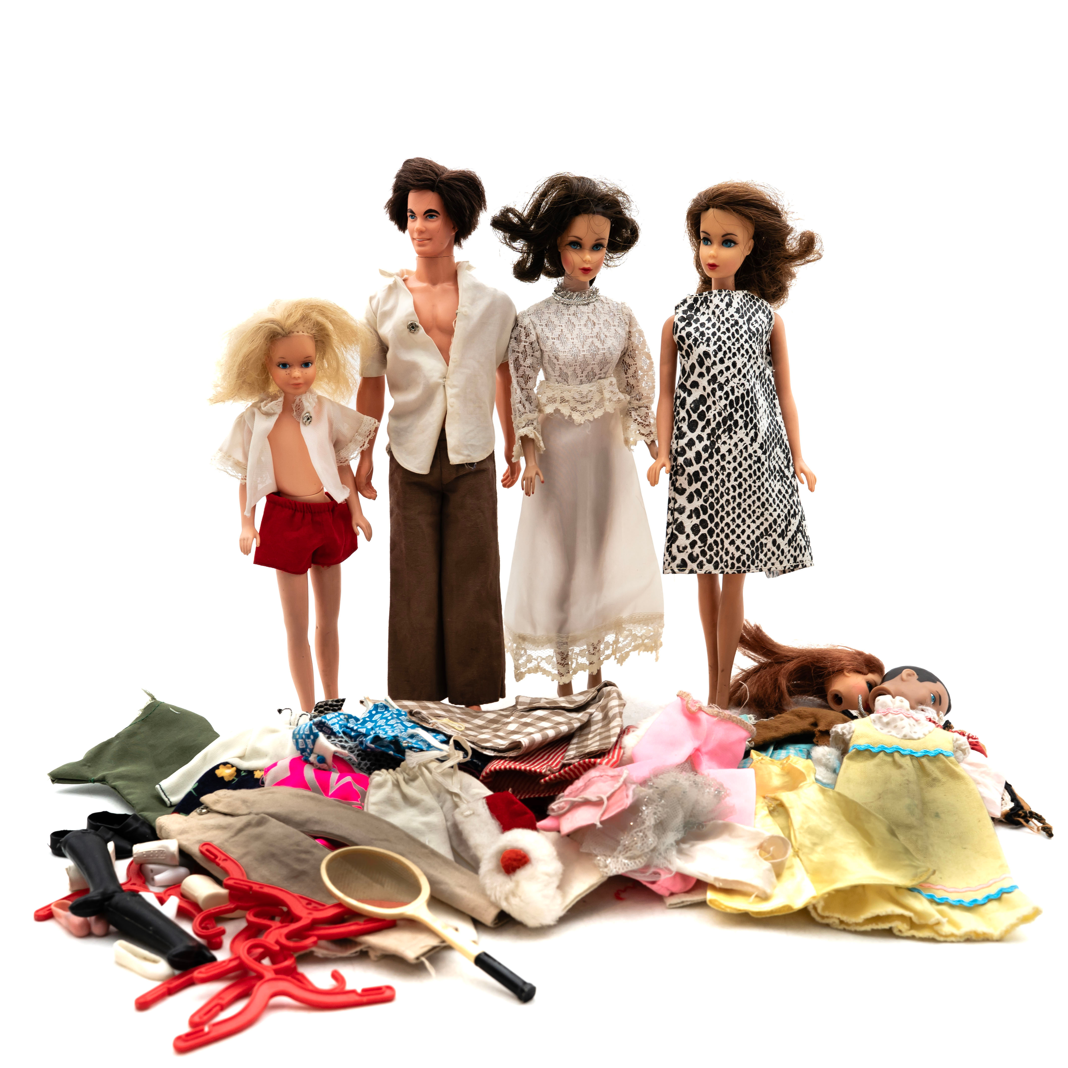 MATTEL INC BARBIE DOCKOR, Barbie/ Midge/ Skipper och Ken, med tillbehör/ kläder.