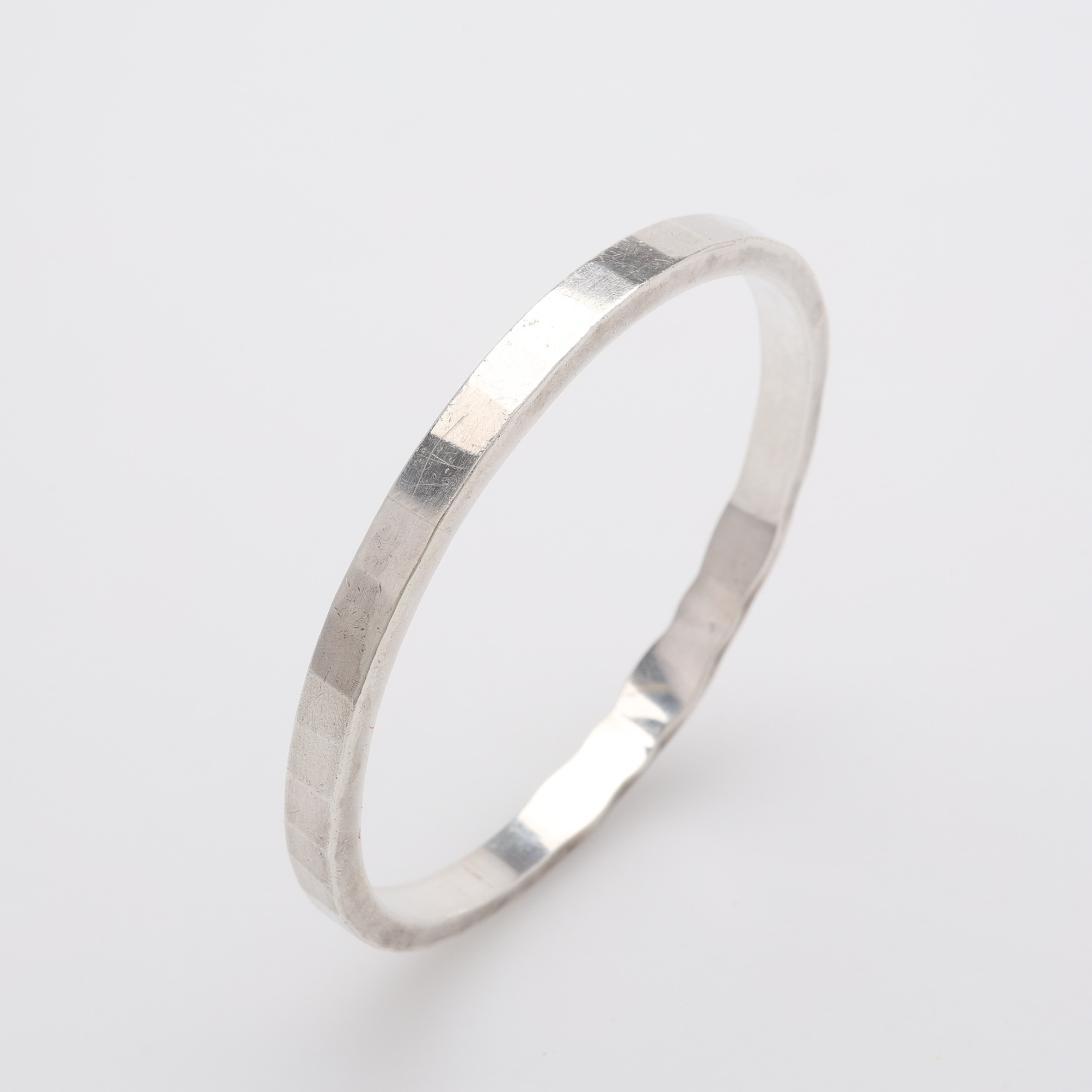 ARMRING STERLING SILVER, SILVERSMED OWE JOHANSSON, STOCKHOLM 1974.