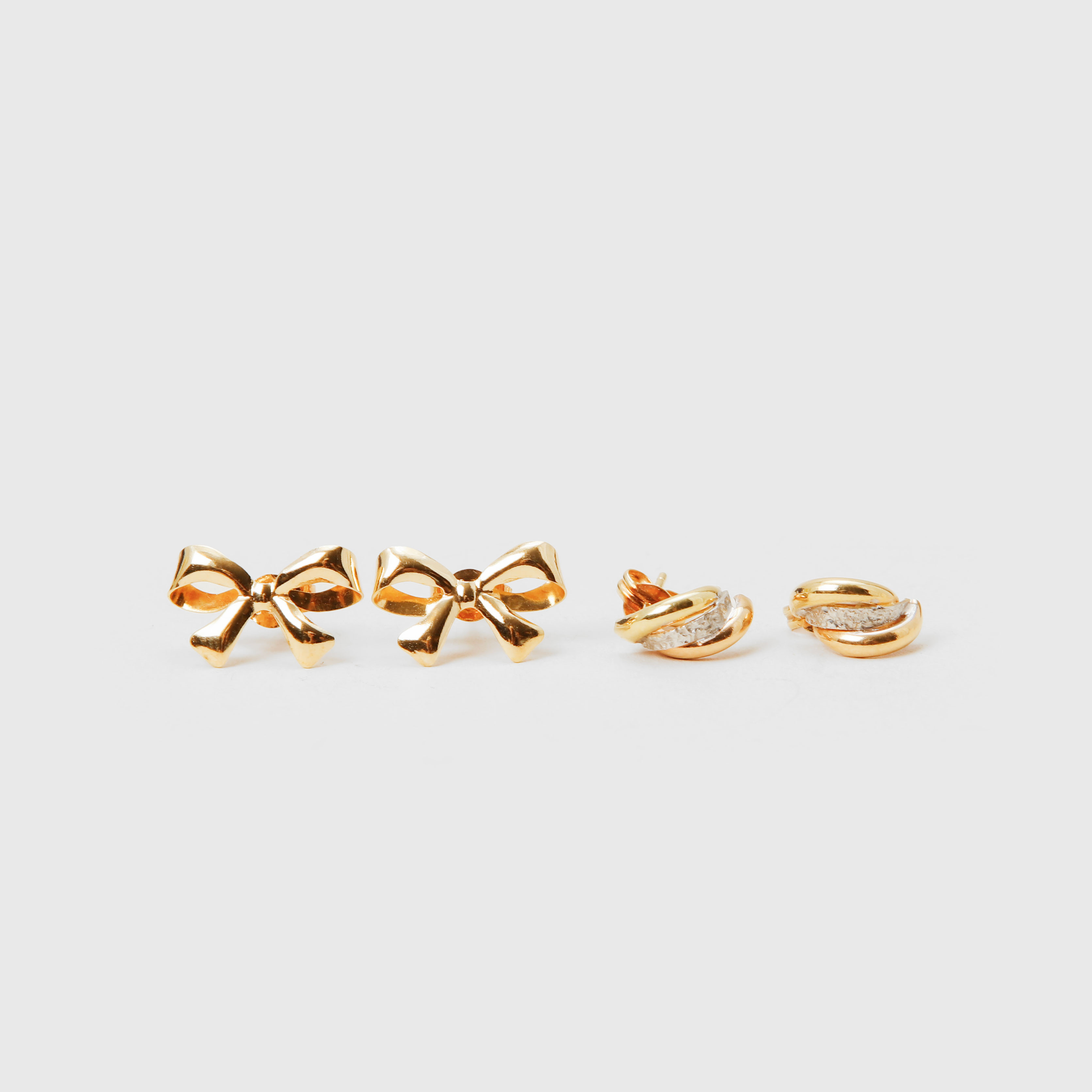 ÖRHÄNGEN, två par, 18k guld, vikt ca 1,8 gram.