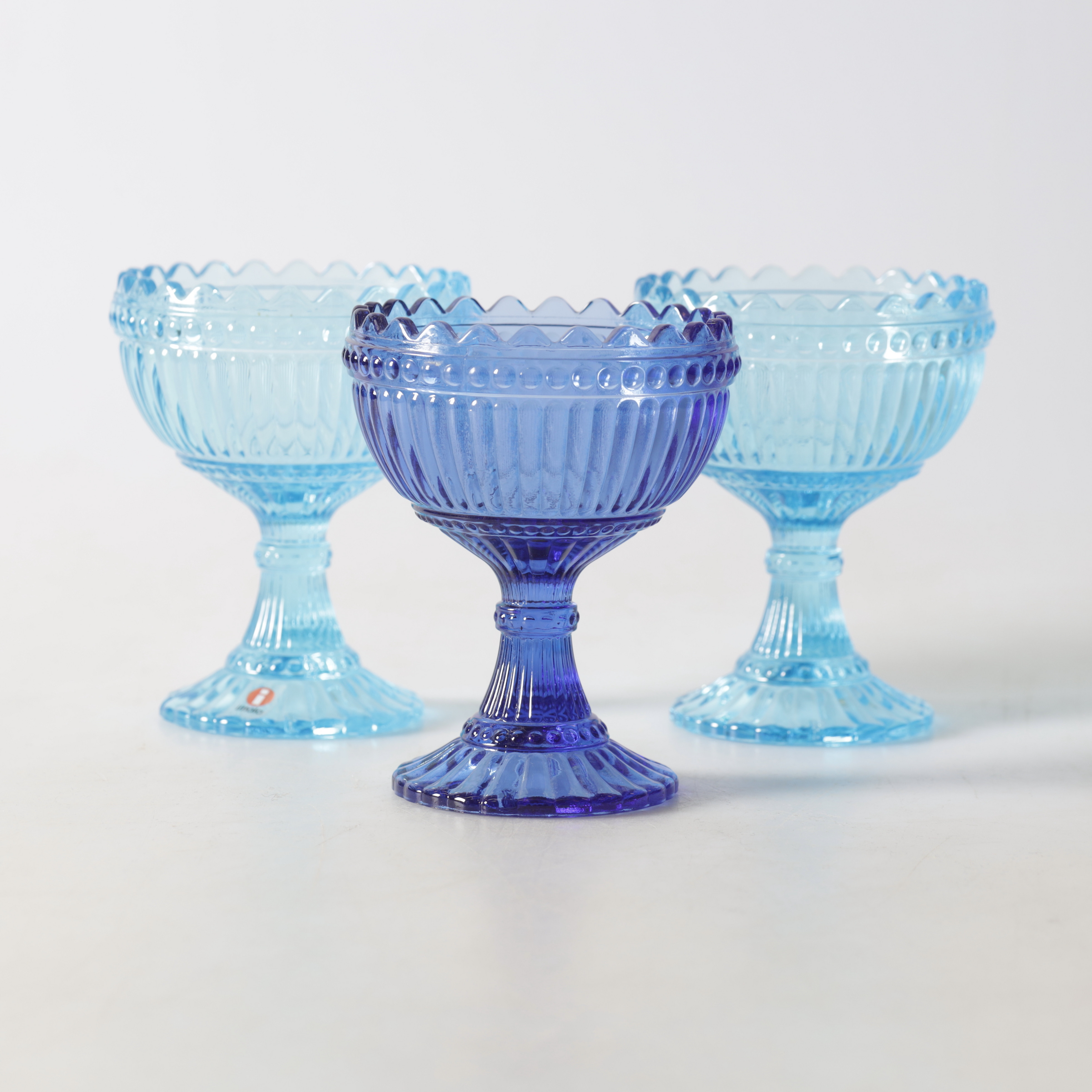 SKÅLAR, på fot, 3 st. Glas, "Mariskooli", Marimekko, Iittala.