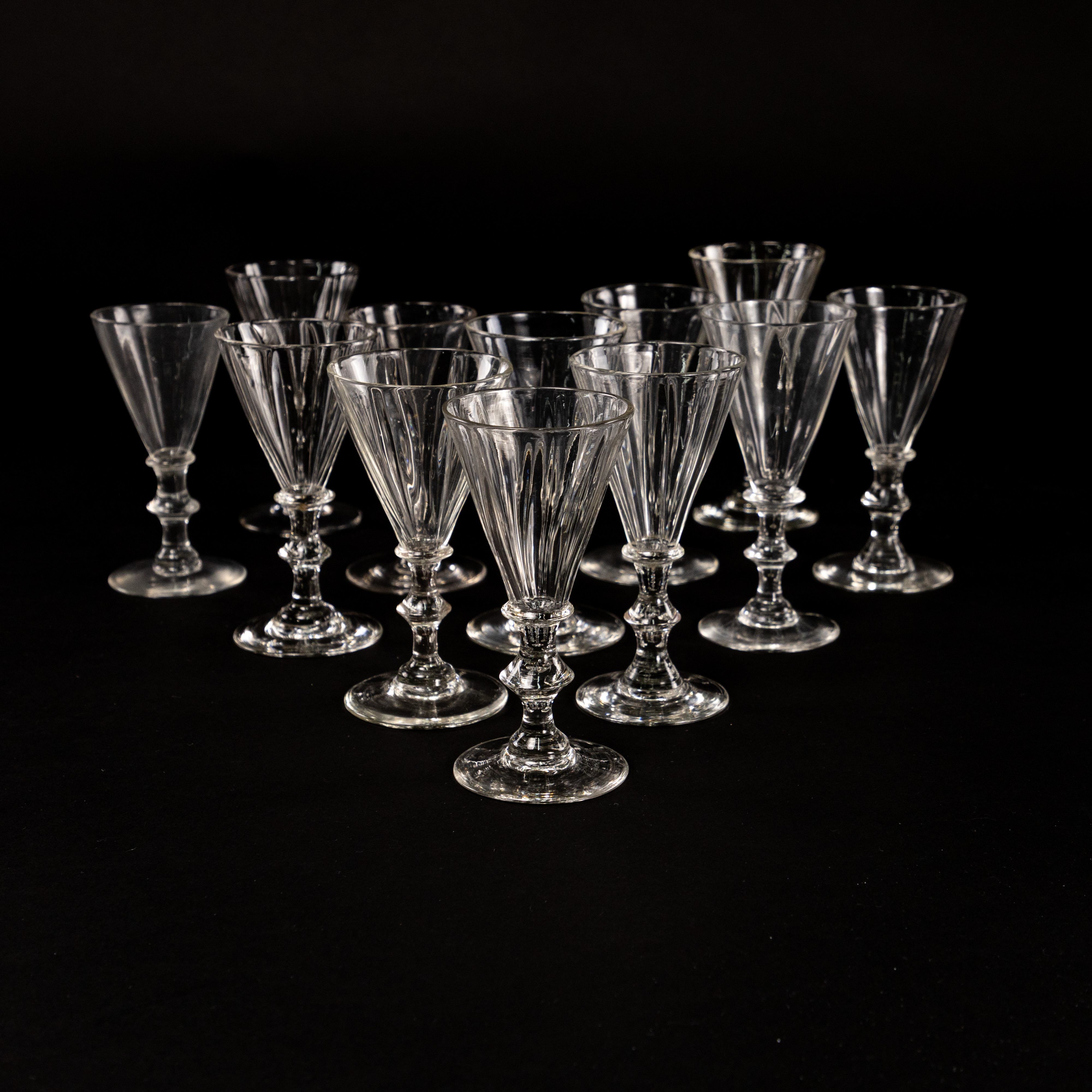 PARAPLYGLAS. 12 st, 1800-tal.