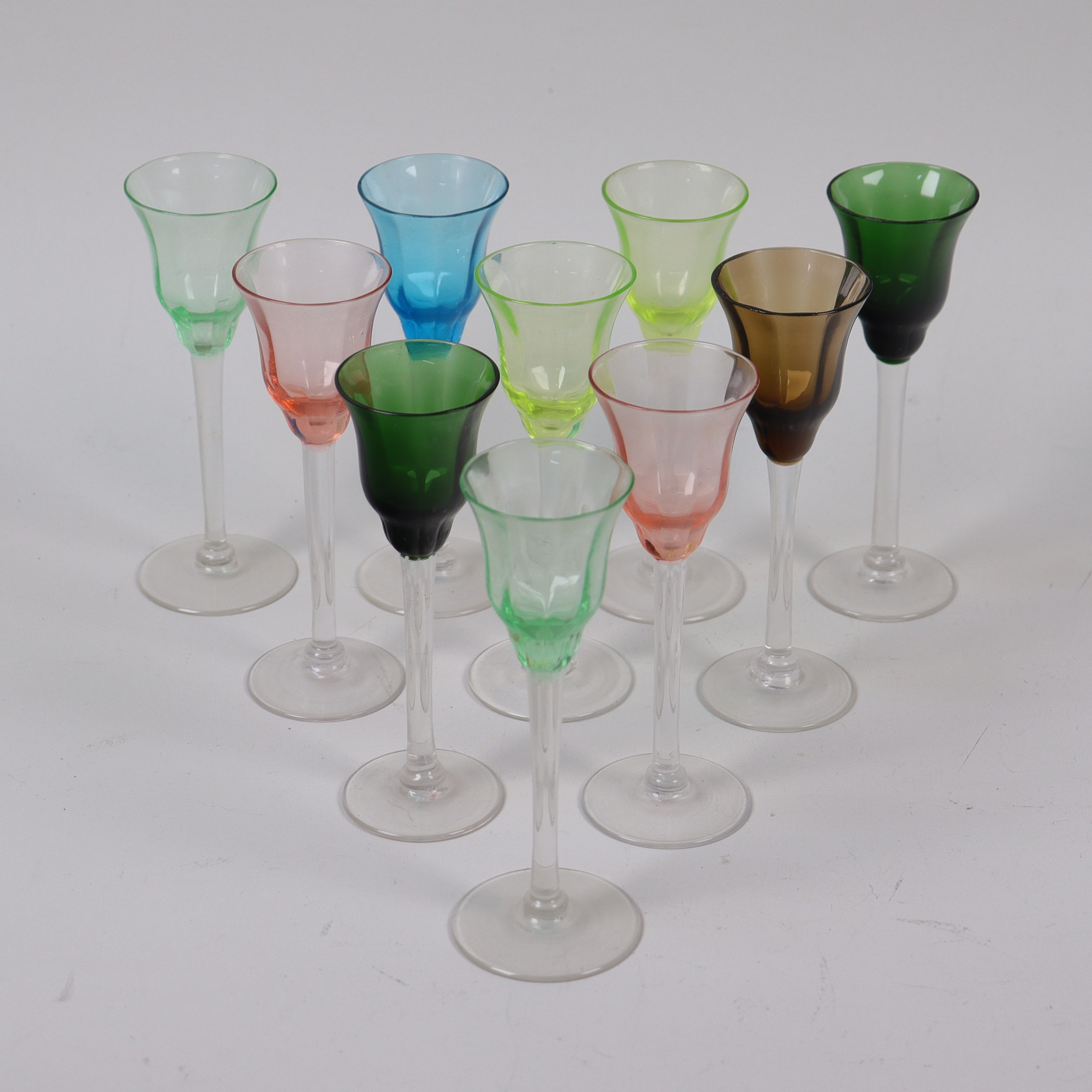 LIKÖRGLAS, vissa uranglas, 1900-talets första hälft, 11 st.
