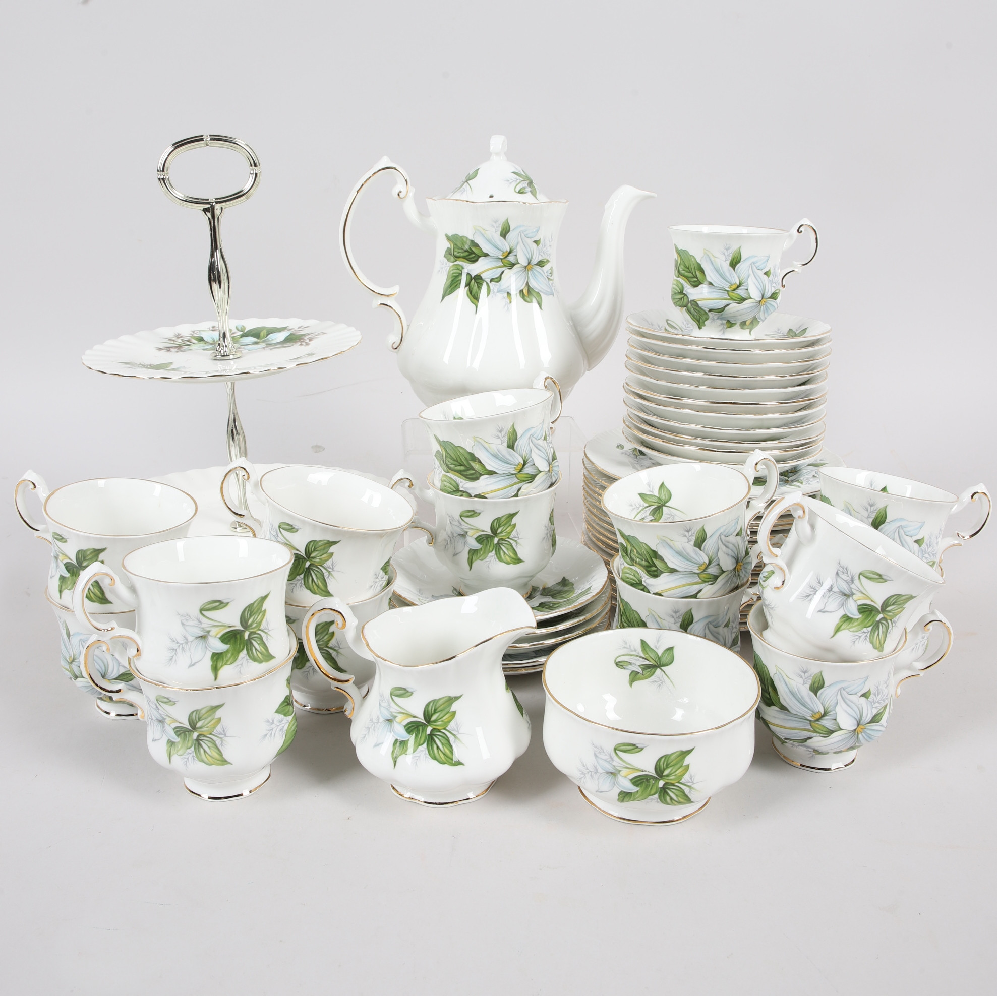 KAFFESERVISDELAR, 51 delar, porslin, "Trillium", Royal Albert, England.