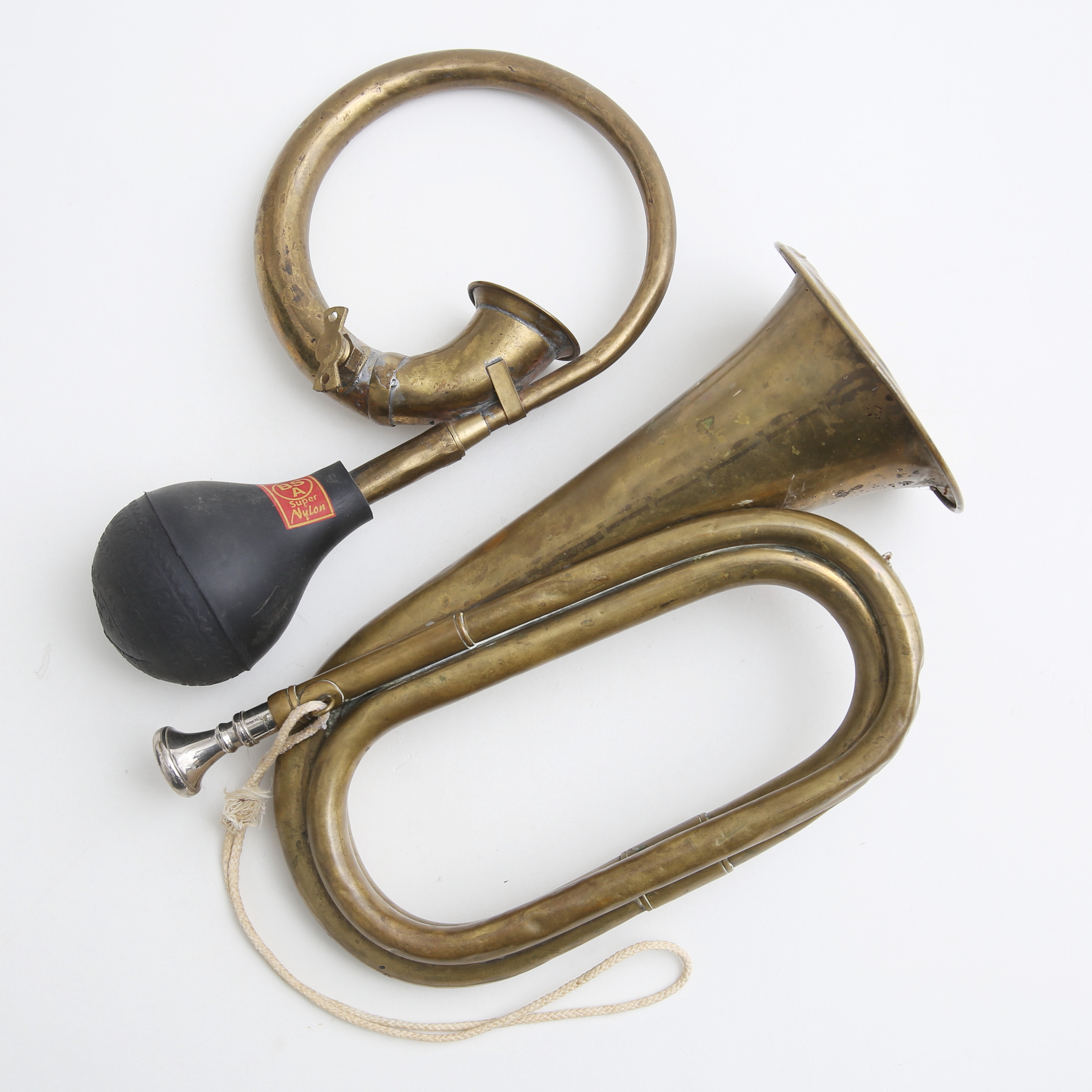 SIGNALHORN, 2 st, mässing, 1900-talets första hälft.