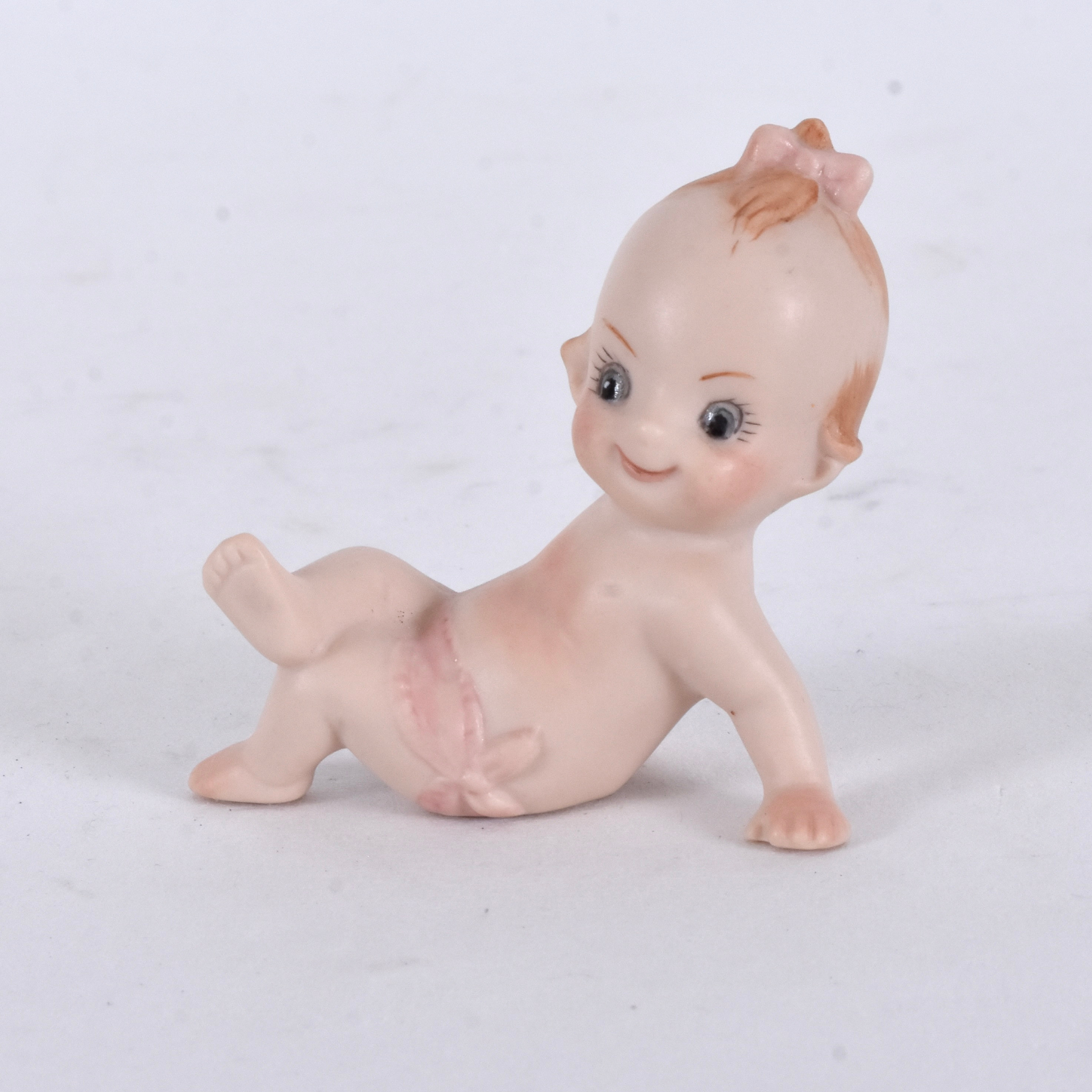 FIGURIN, bemålad bisquit, Kewpie-typ.