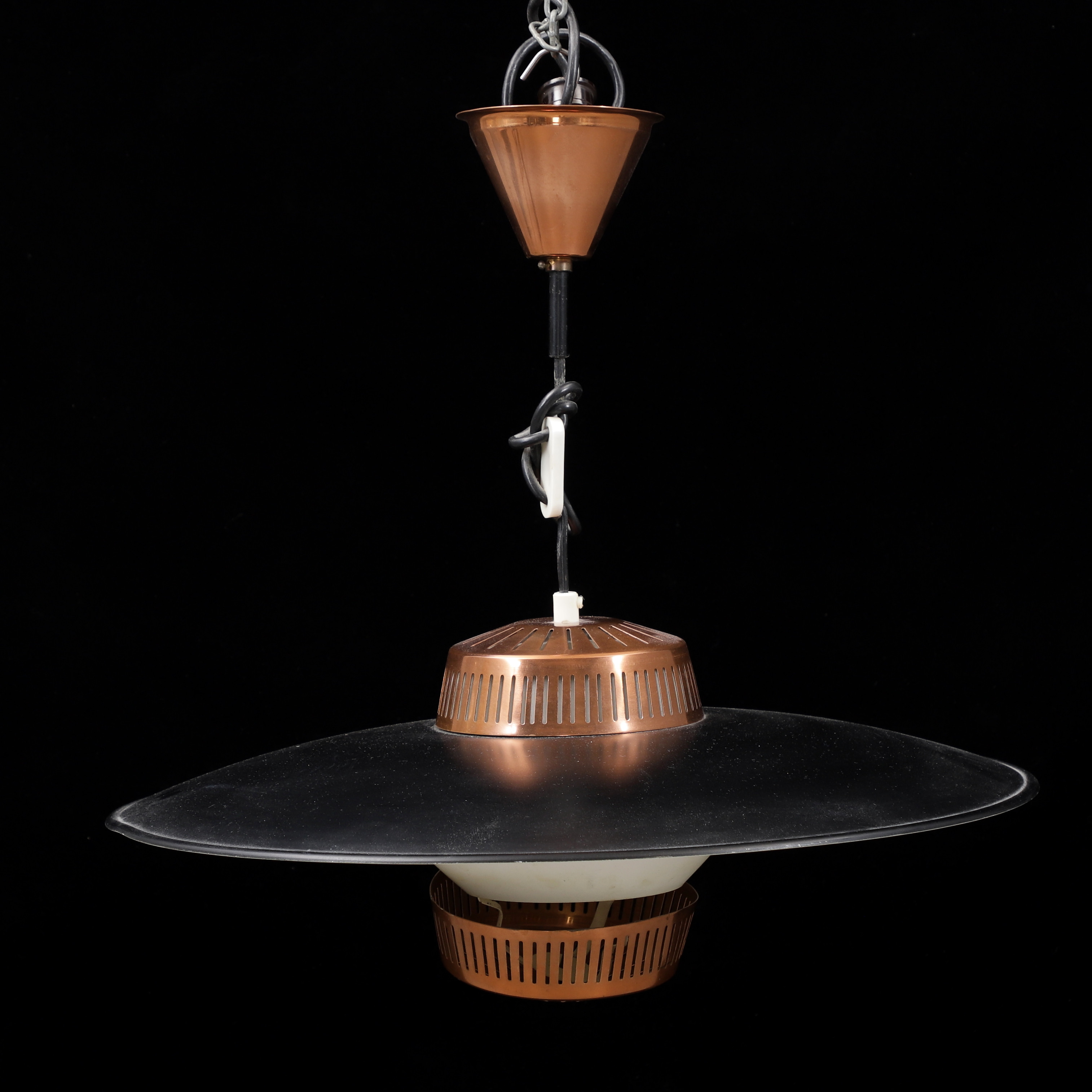 TAKLAMPA, metall/koppar, 1900-talets mitt.