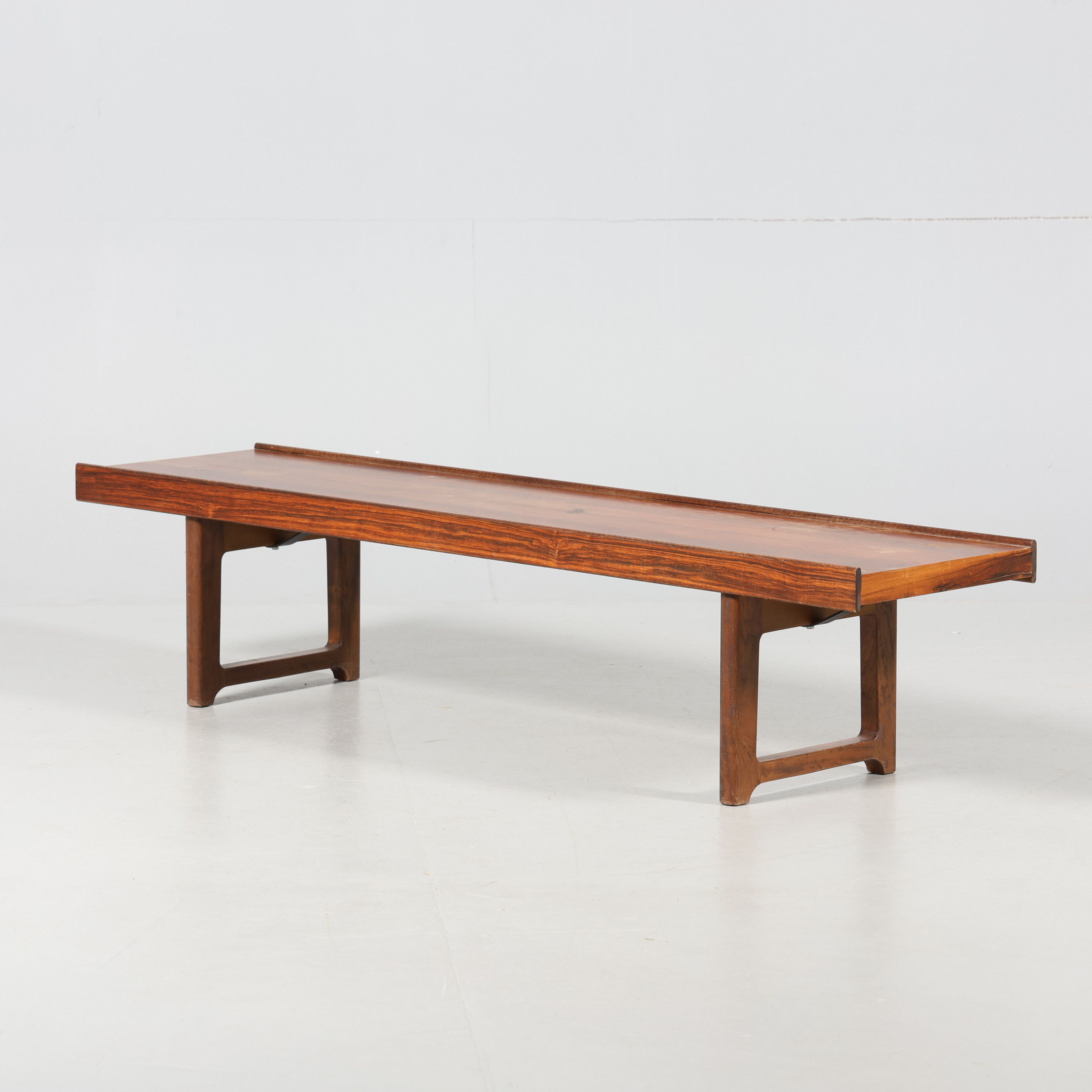TORBJÖRN AFDAL. BÄNK, "Krobo", jakaranda, Bruksbo, Mellemstrands Trevareindustri, Norge, 1960-tal.