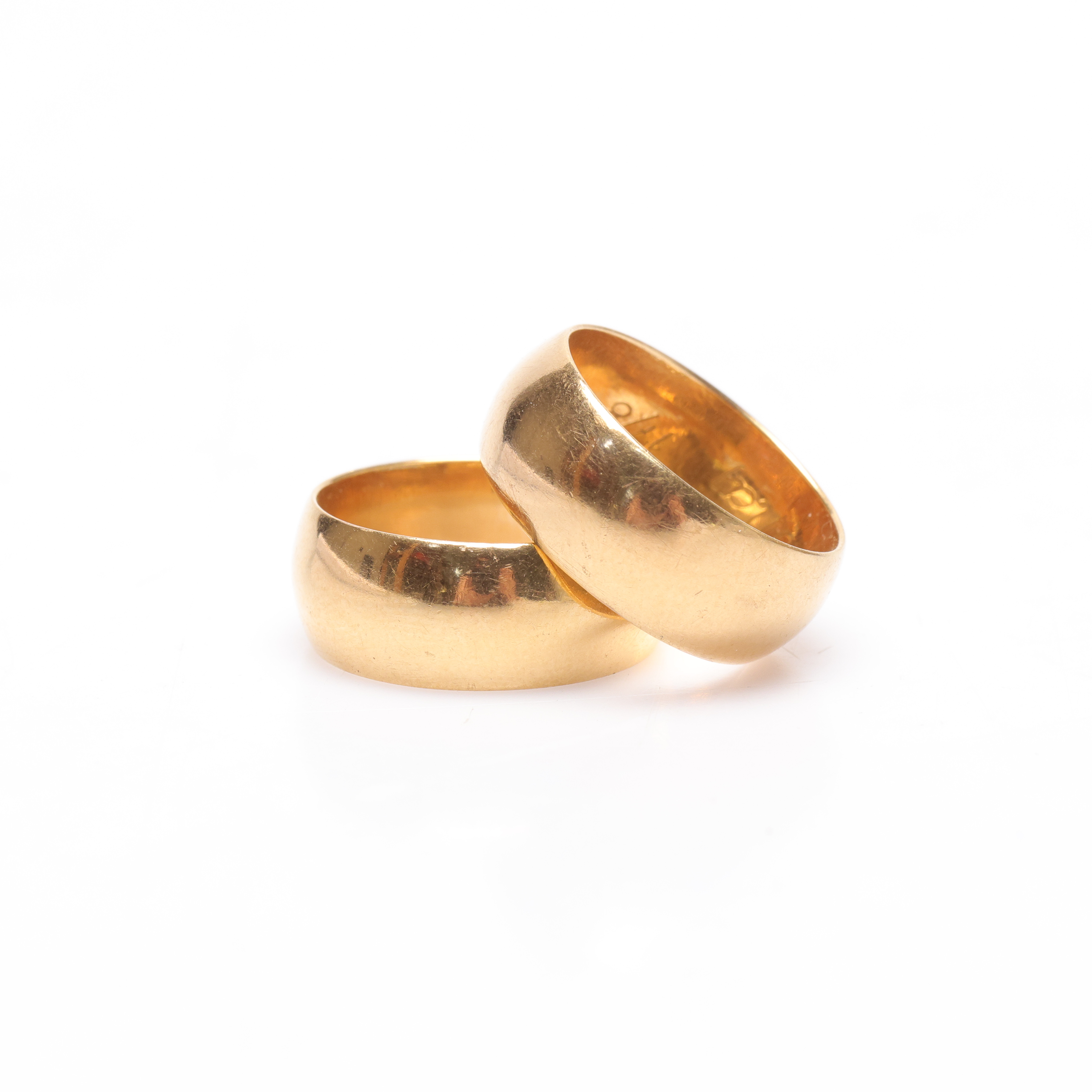 2 RINGAR, 18K, Guld, vikt cirka 13,3 gram.