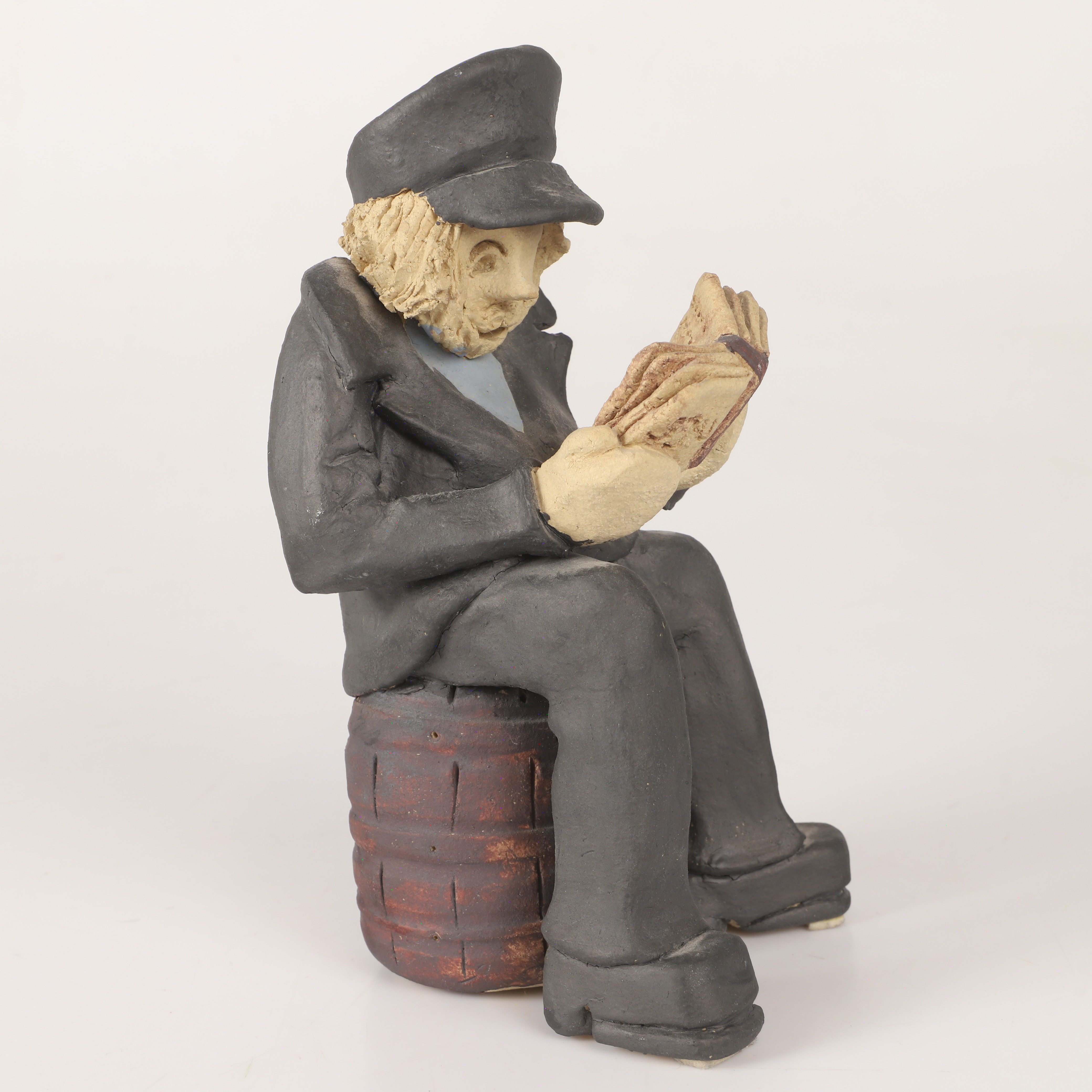 CATARINA HULTMAN. Figurin, sjöman, keramik, signerad.