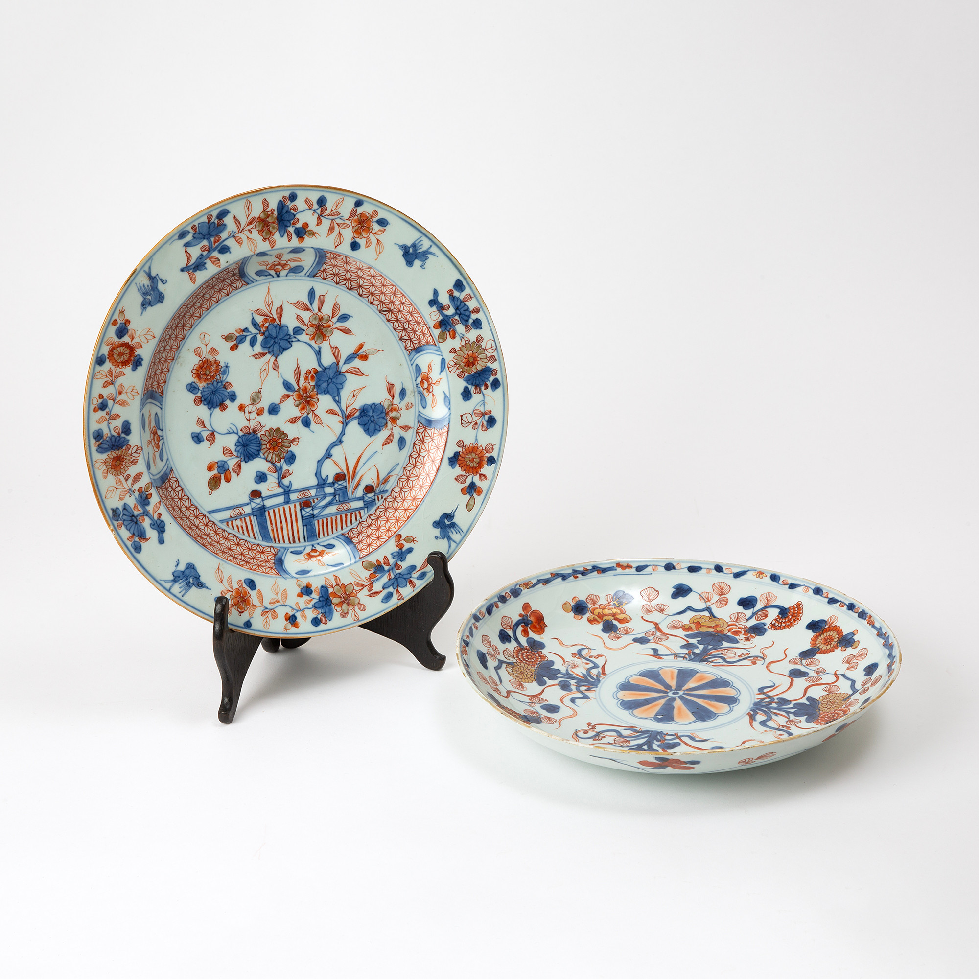 FAT OCH SKÅLFAT. Porslin, Imari, Kina, 1700-tal.