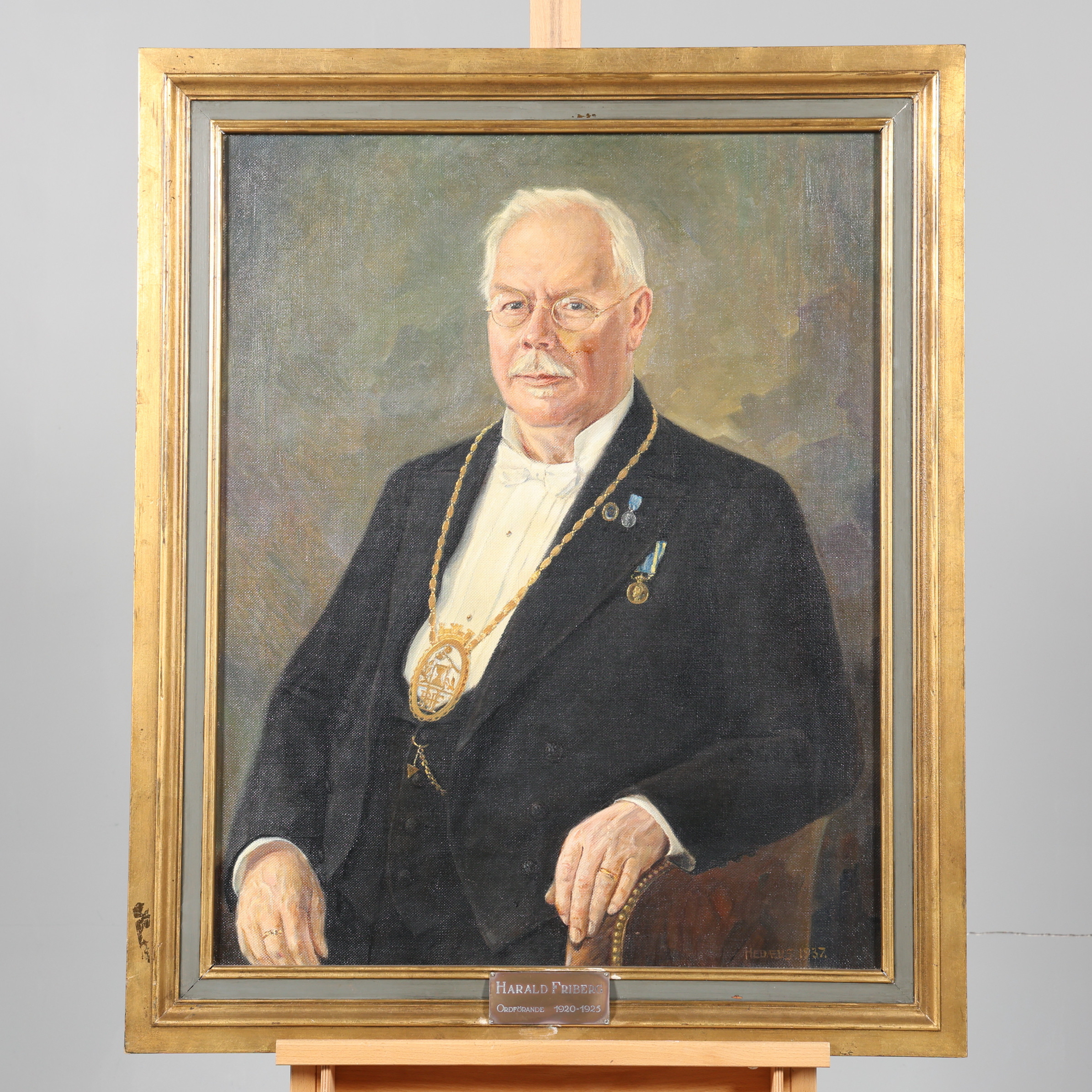 JOHN HEDAEUS. OLJA PÅ DUK, porträtt av Harald Friberg, daterad 1937.