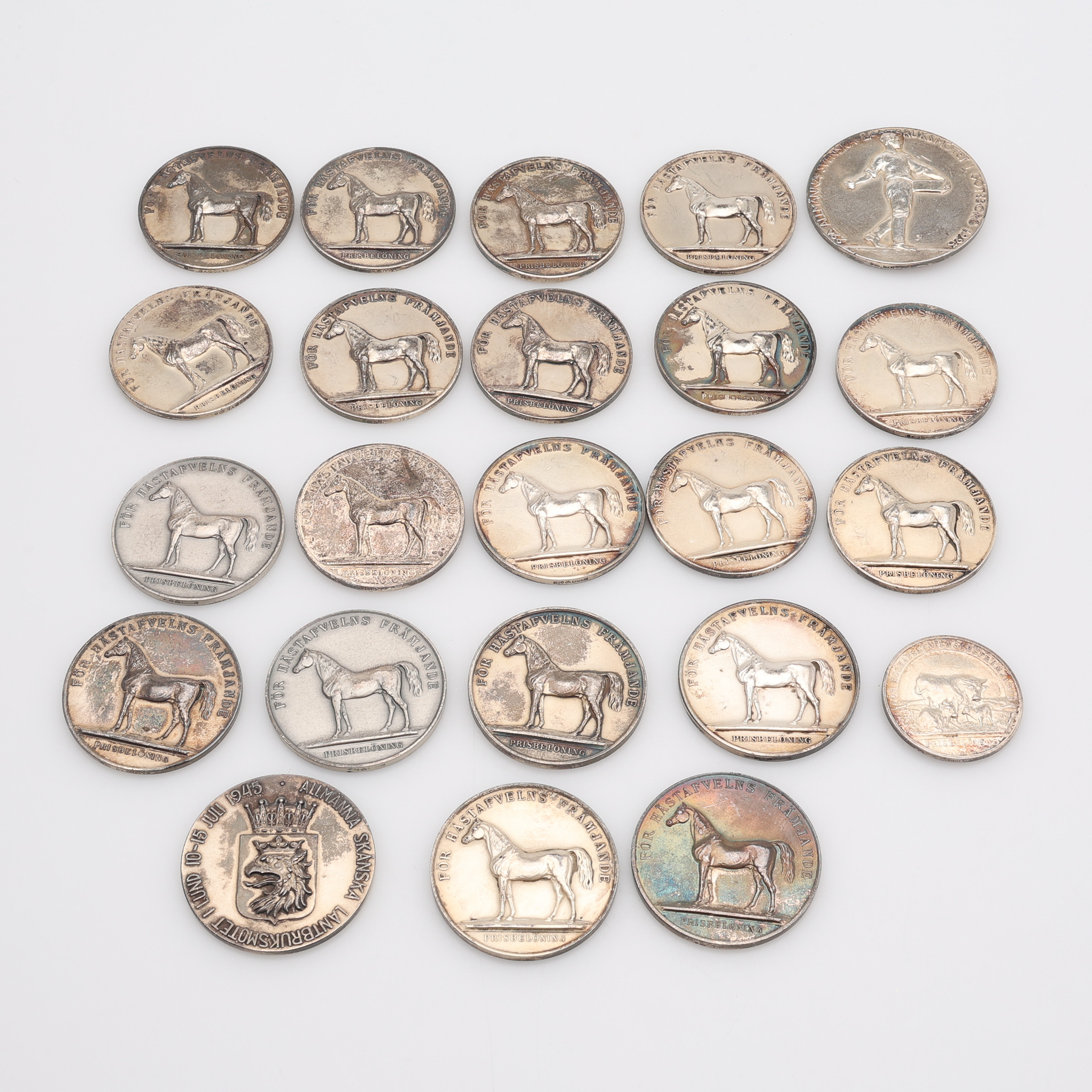 SILVERMEDALJER, 23 ST, MERPARTEN PRISBELÖNINGAR FÖR HÄSTAFVELNS FRÄMJANDE, SPORRONG, 1922-1962, TOTALT CIRKA 795 GRAM.