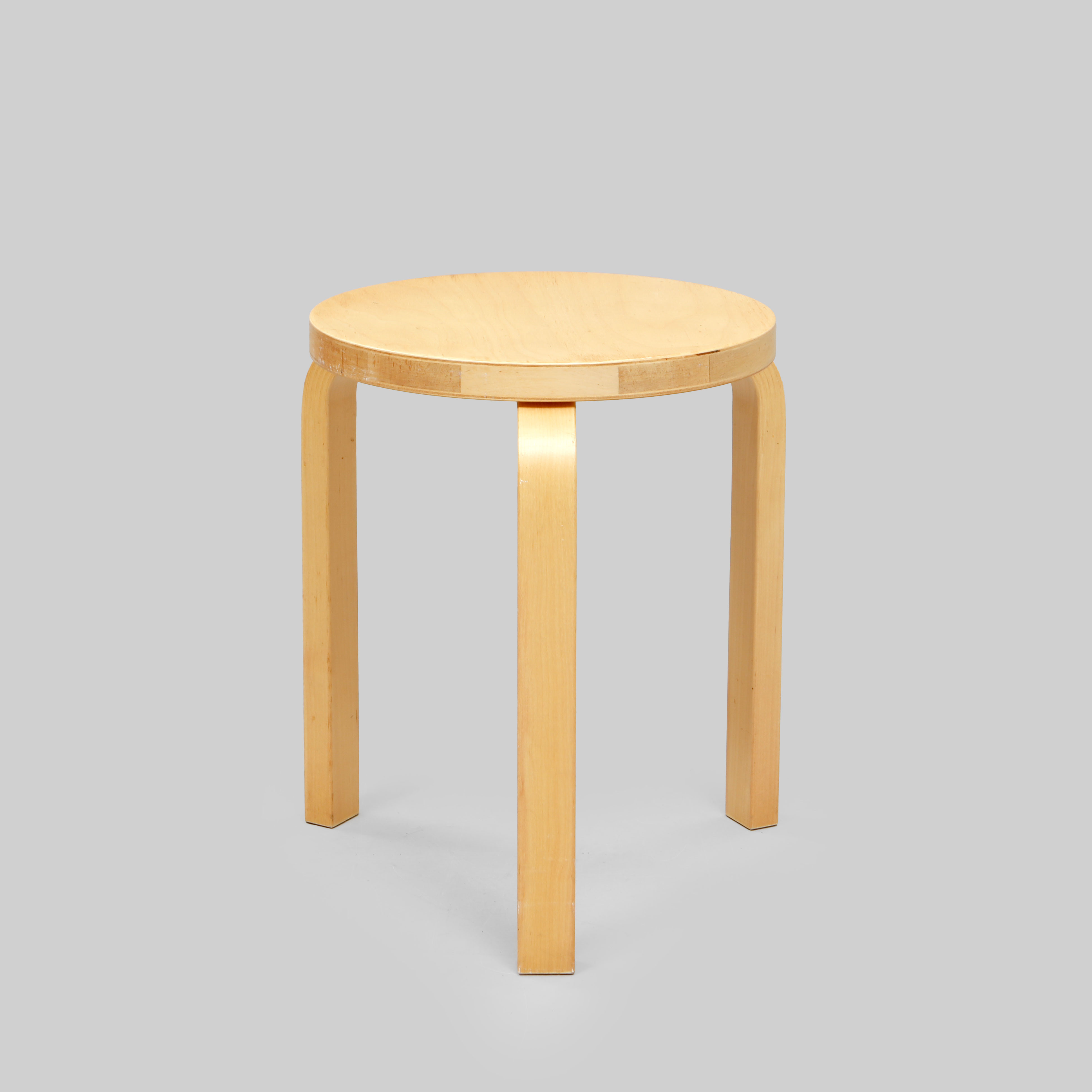 ALVAR AALTO. Pall, modell 60, artek, 2002.