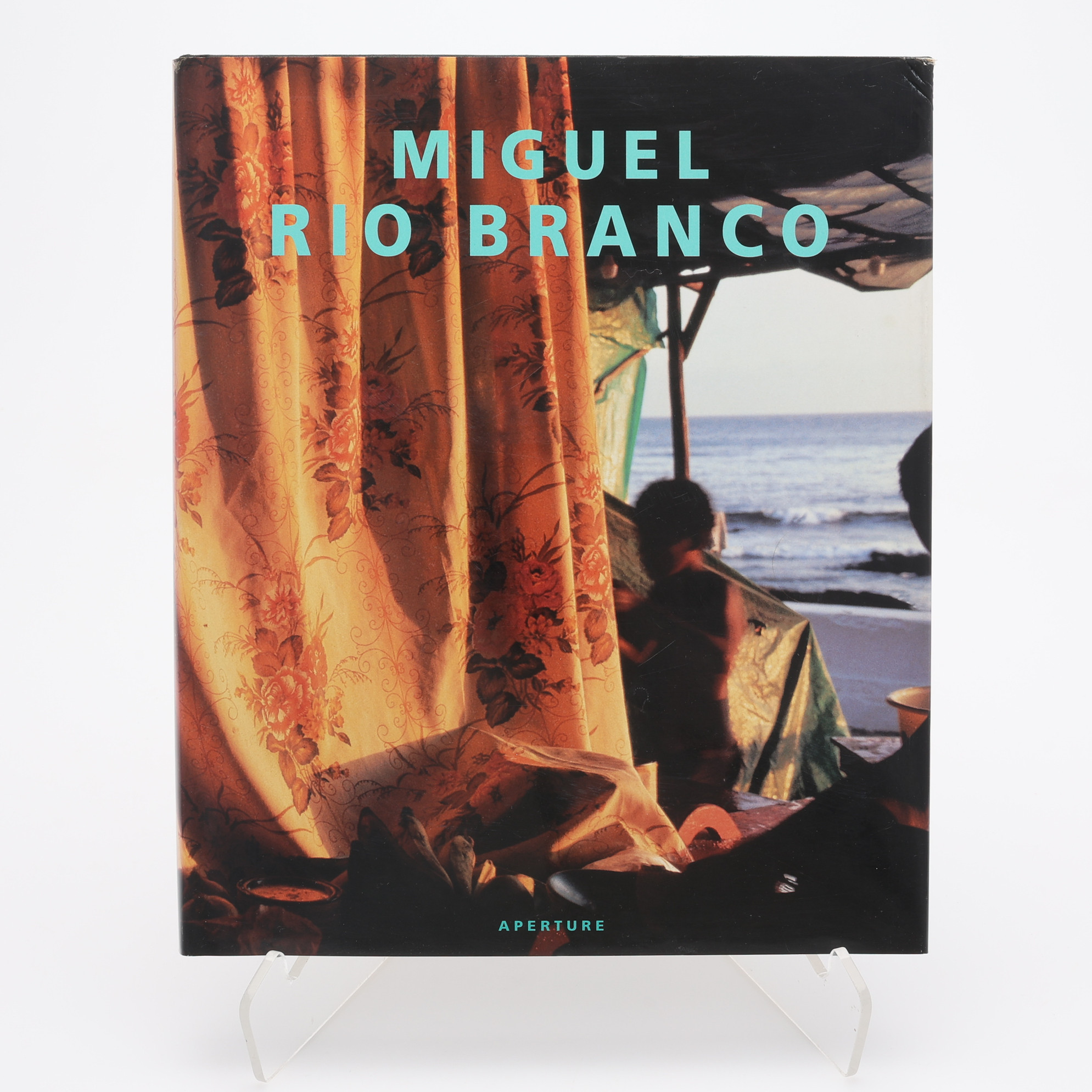 FOTO. DEN BRASILIANSKE FOTOGRAFEN MIGUEL RIO BRANCOS APERTURE-MONOGRAFI I FÖRSTA UPPLAGAN, 1998.