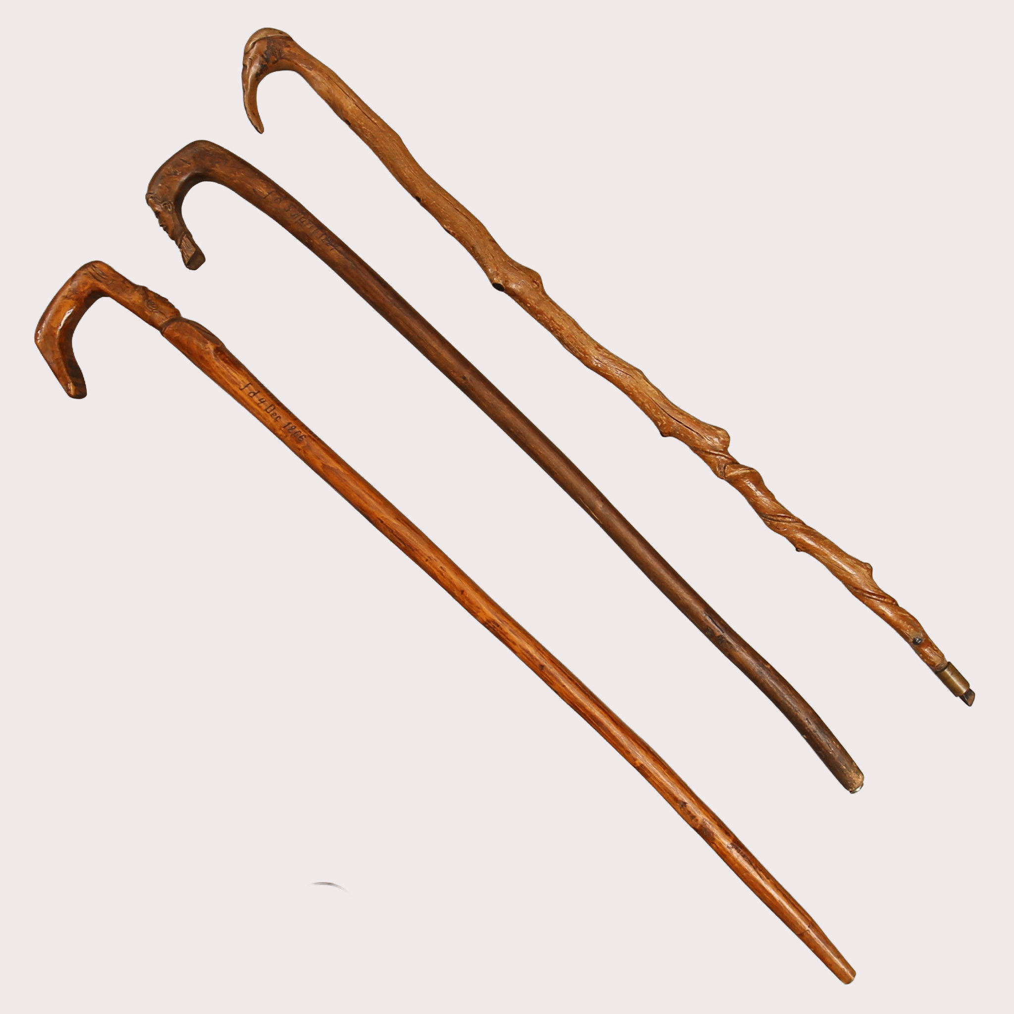 KÄPPAR, handtag med skurna ansikten , trä, metallbeslag.