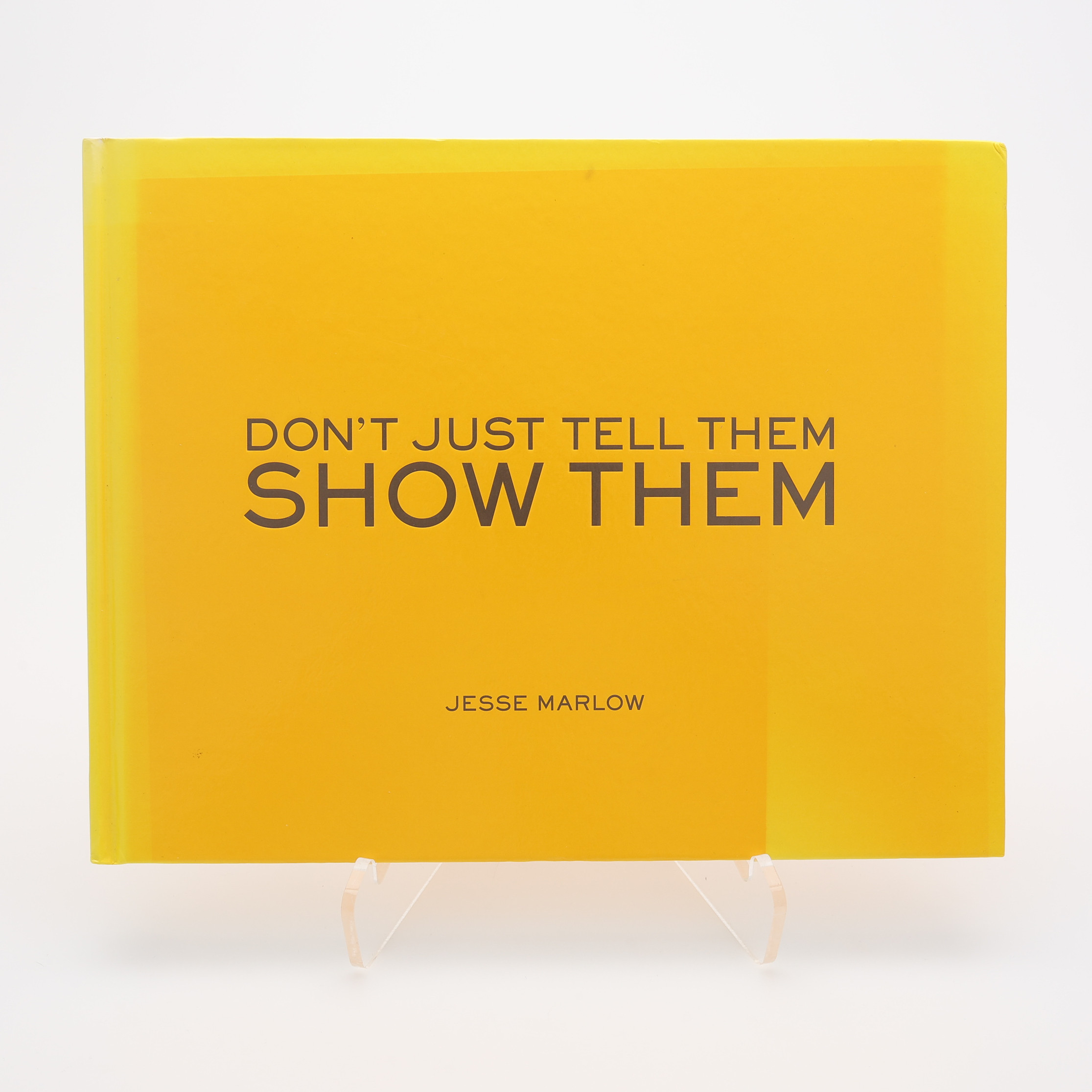 FOTO. DEN AUSTRALIENSKE FOTOGRAFEN JESSE MARLOWS "DON'T JUST TELL THEM, SHOW THEM" I FÖRSTA UPPLAGAN, 2014 - SIGNERAD.