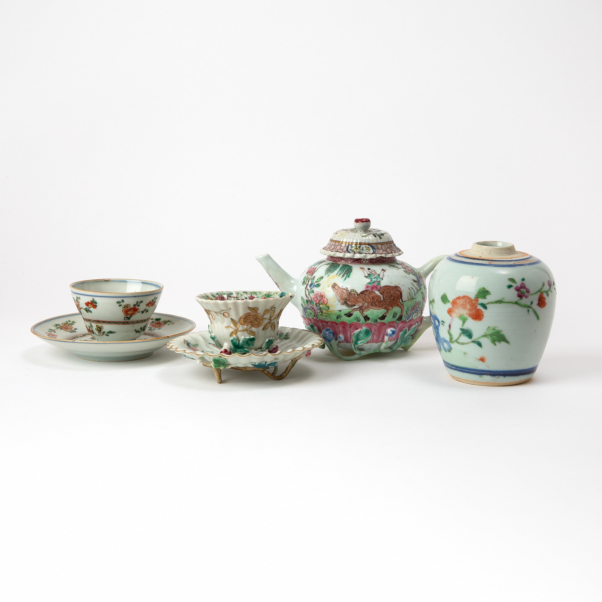 KANNA, KOPPAR OCH FAT, BOJAN. 4 delar, porslin, Kina 1700-tal.