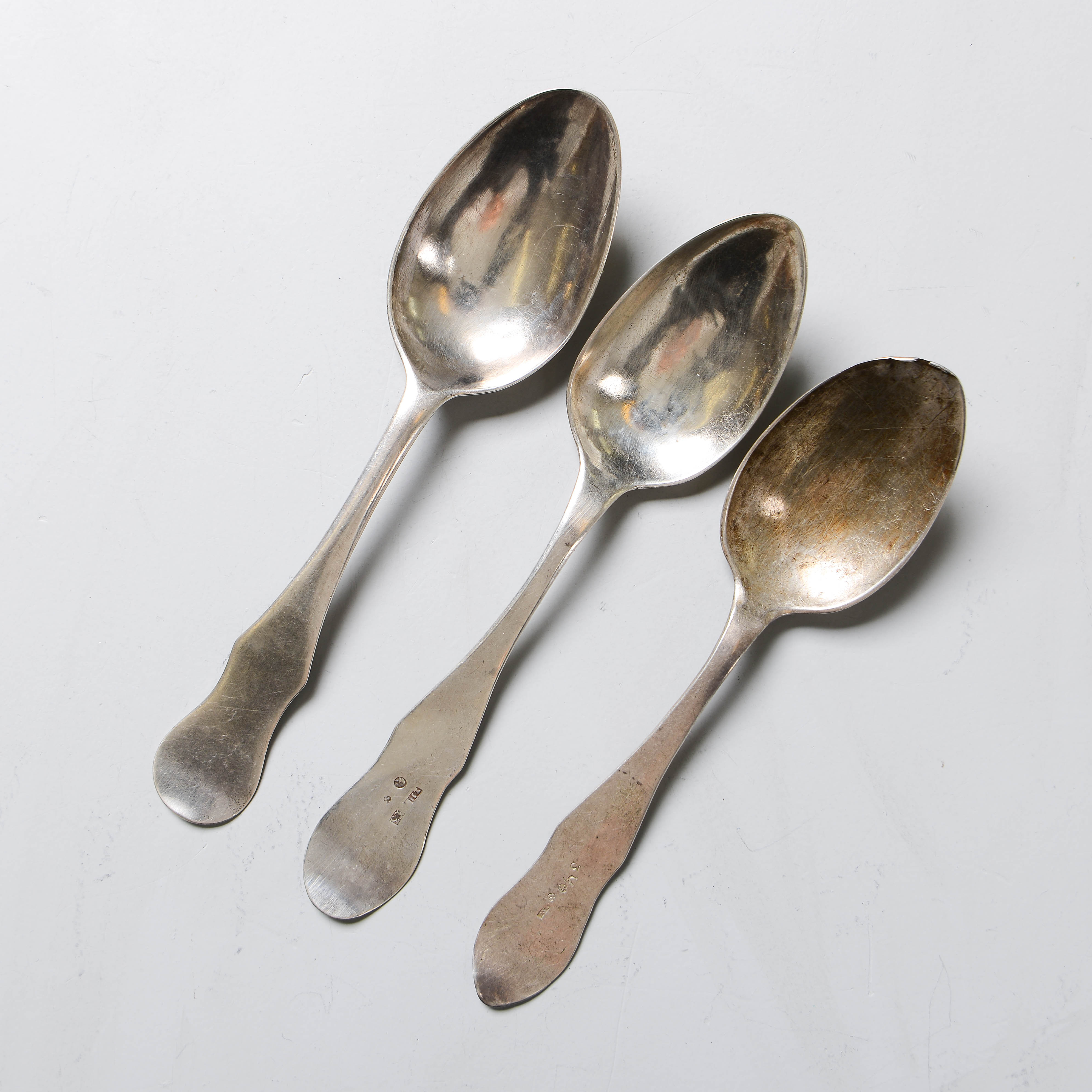 FIOLSKEDAR, 3 st, silver, 1810, 1828 och troligen 1826.