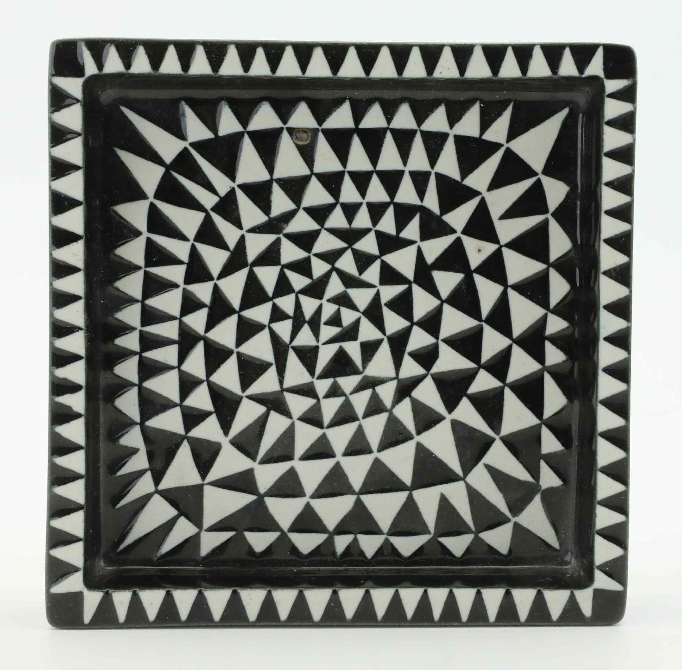 STIG LINDBERG. fat, "Domino", Gustavsberg, stengods, formgiven 1955.